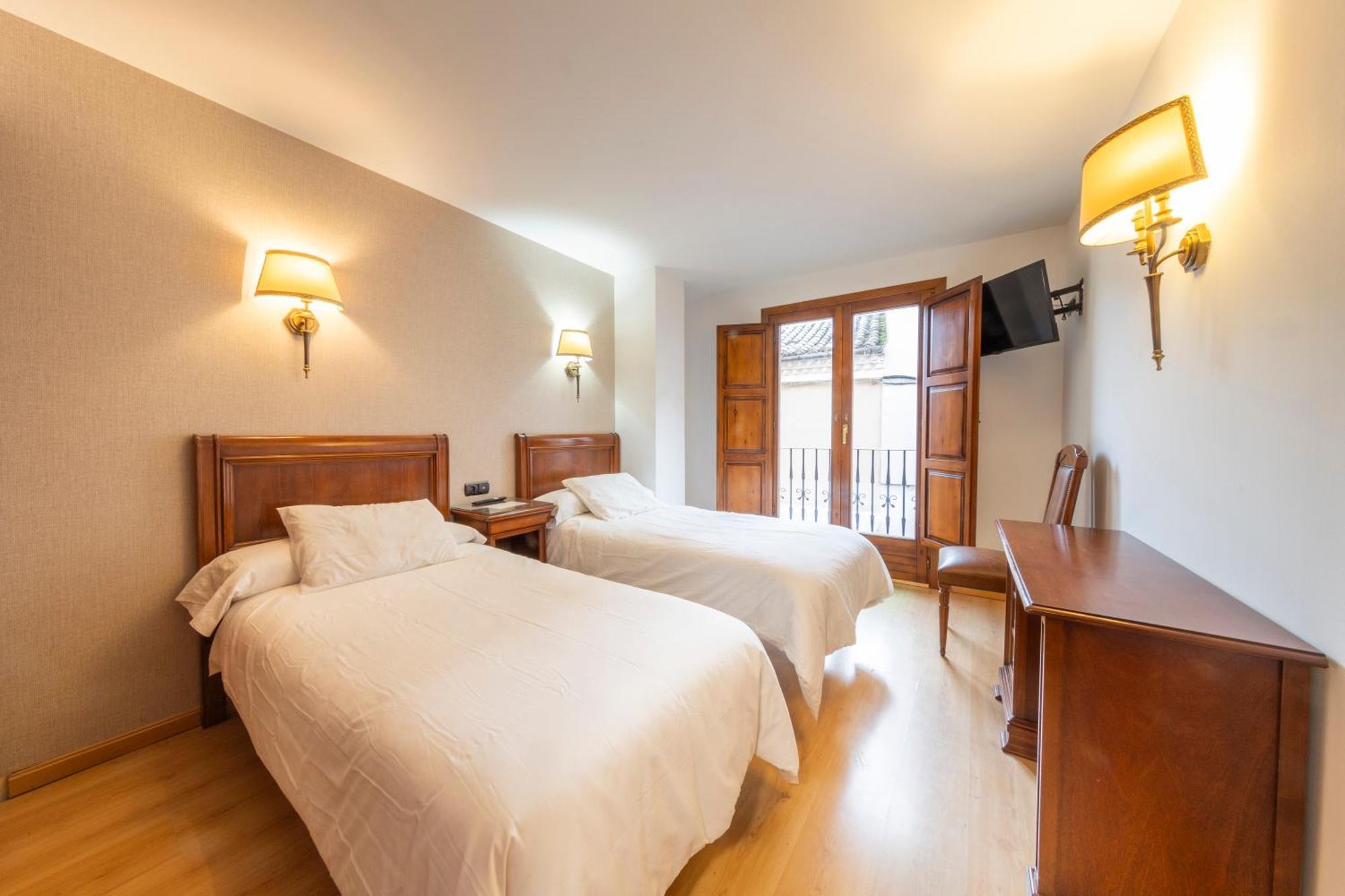 Pensión Sin Recep24h Puerta De La - Pet Friendly & Restaurante