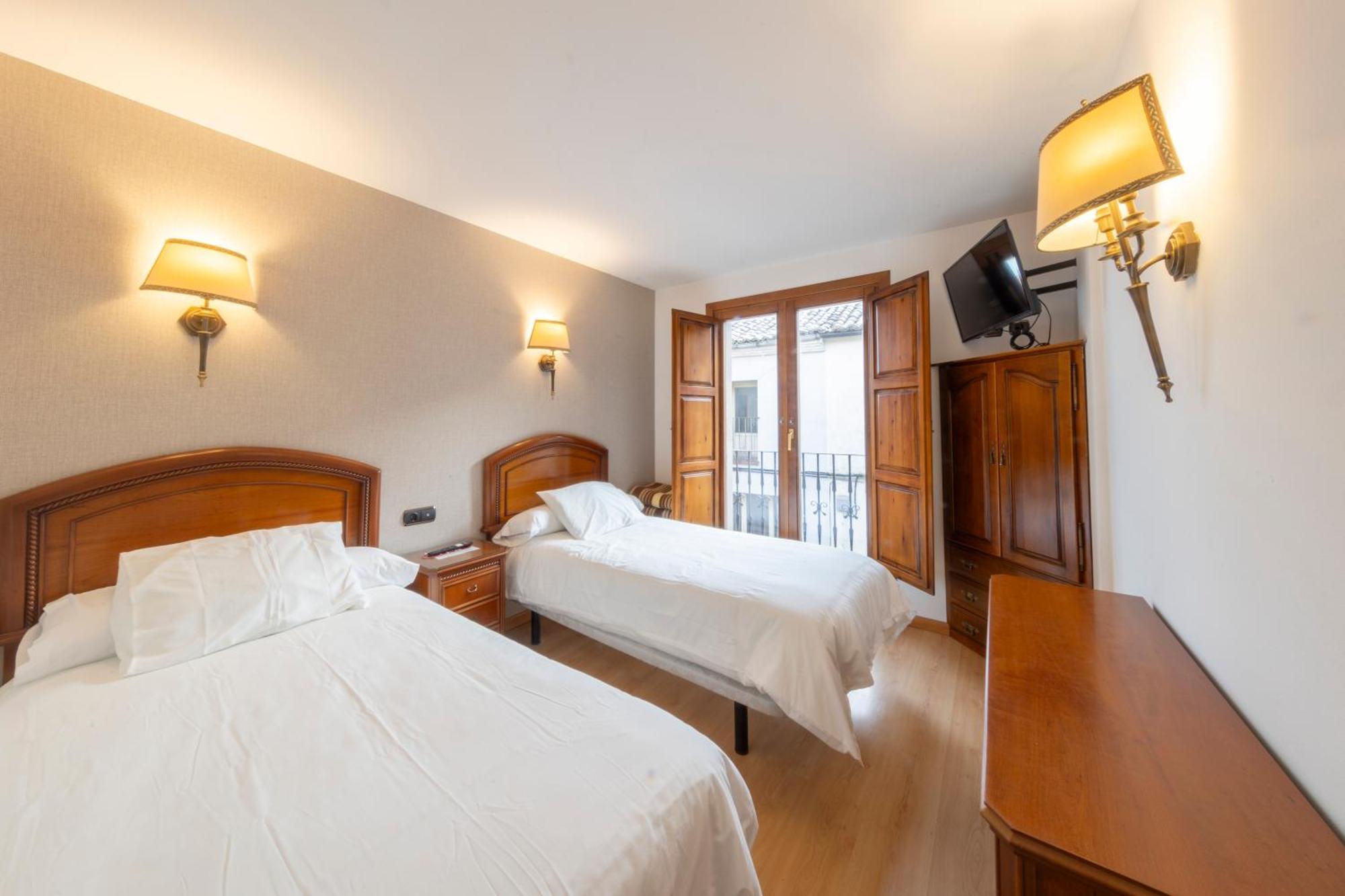 Pensión Sin Recep24h Puerta De La - Pet Friendly & Restaurante