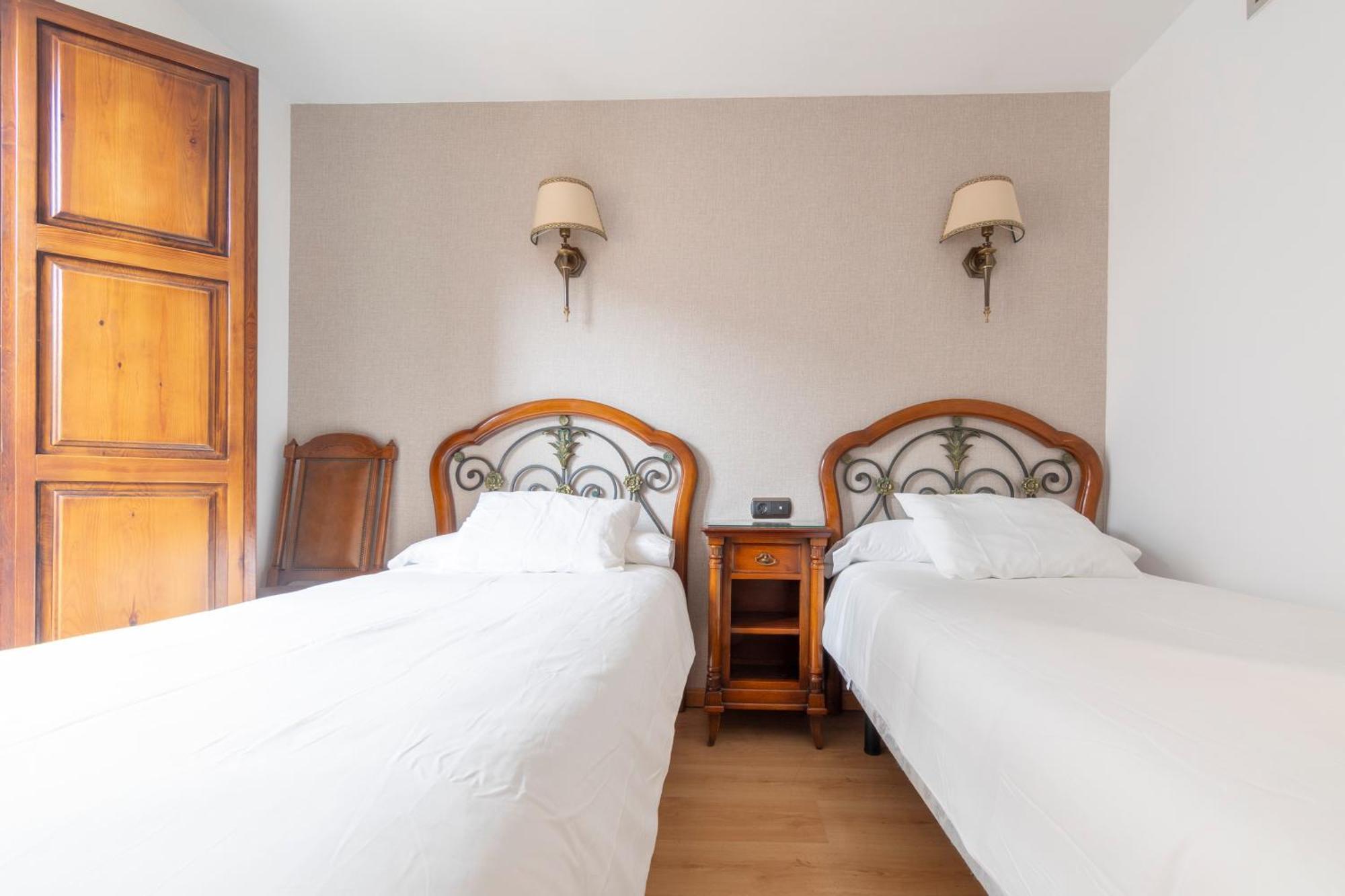 Sin Recep24h Puerta De La - Pet Friendly & Restaurante Pensión Almazán