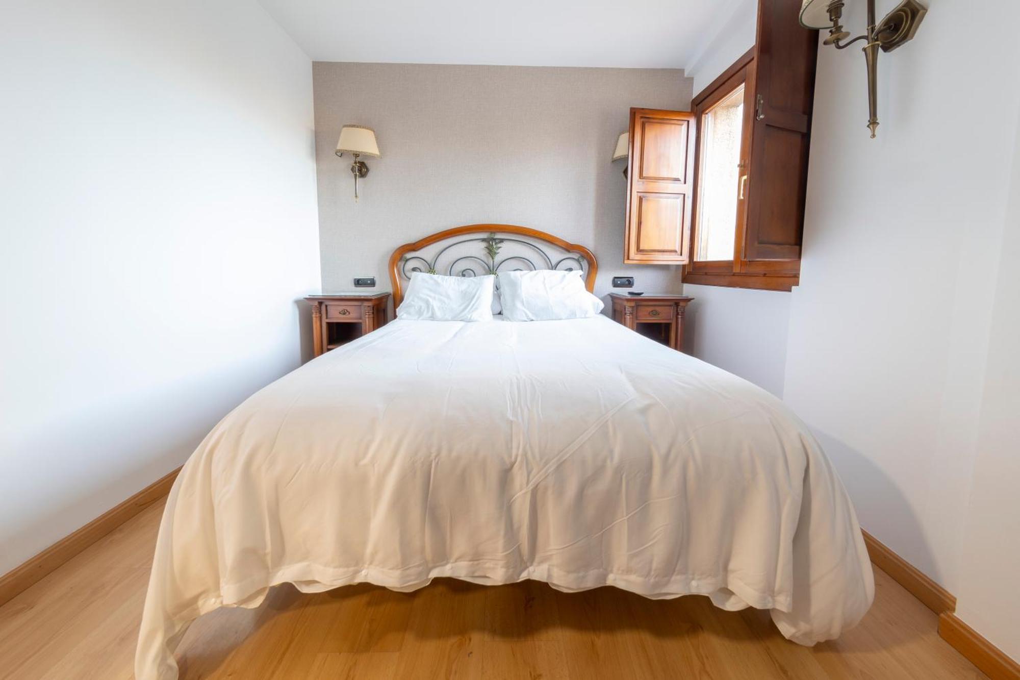 Pensión Sin Recep24h Puerta De La - Pet Friendly & Restaurante Almazán