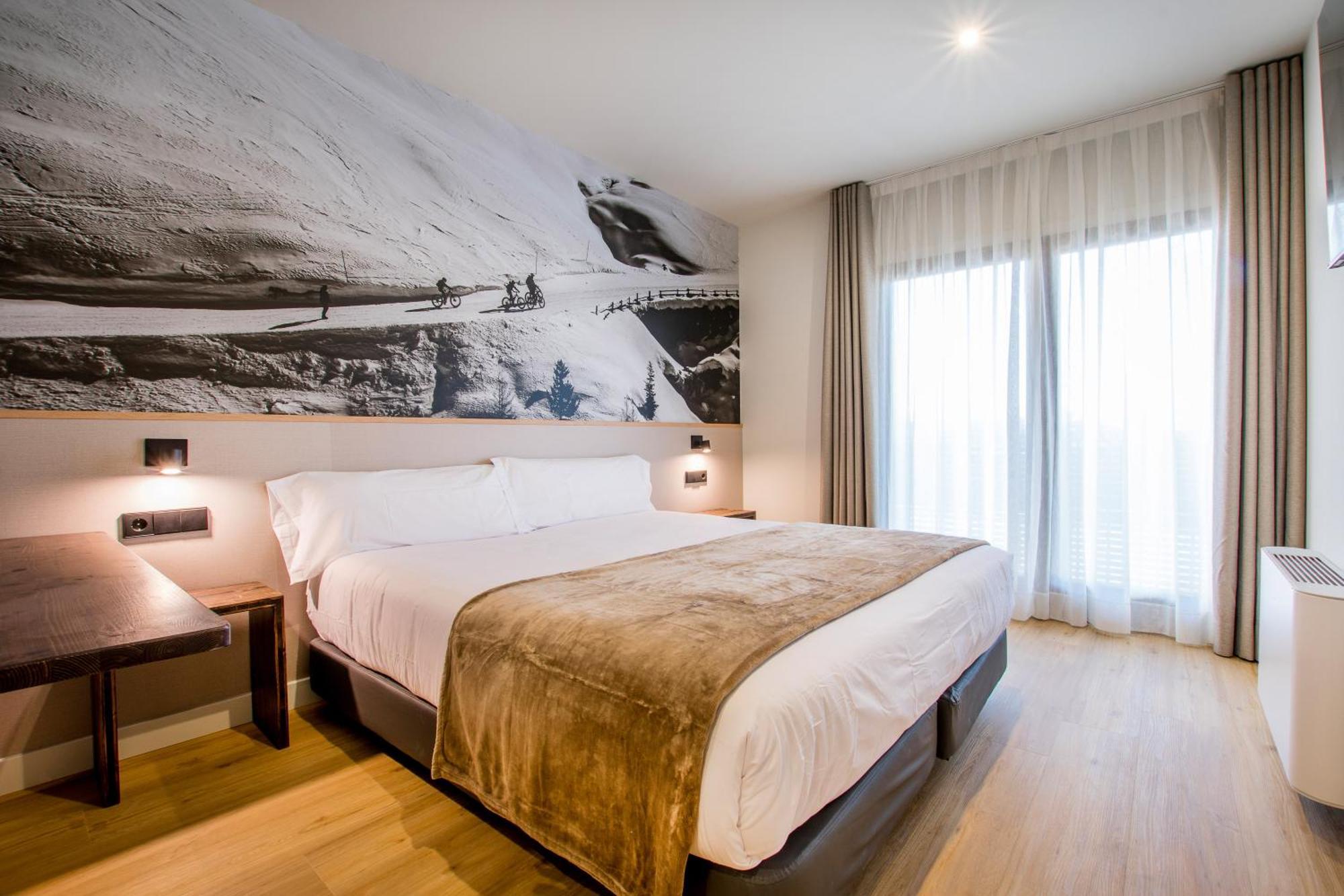 Hotel Llivia Hotel