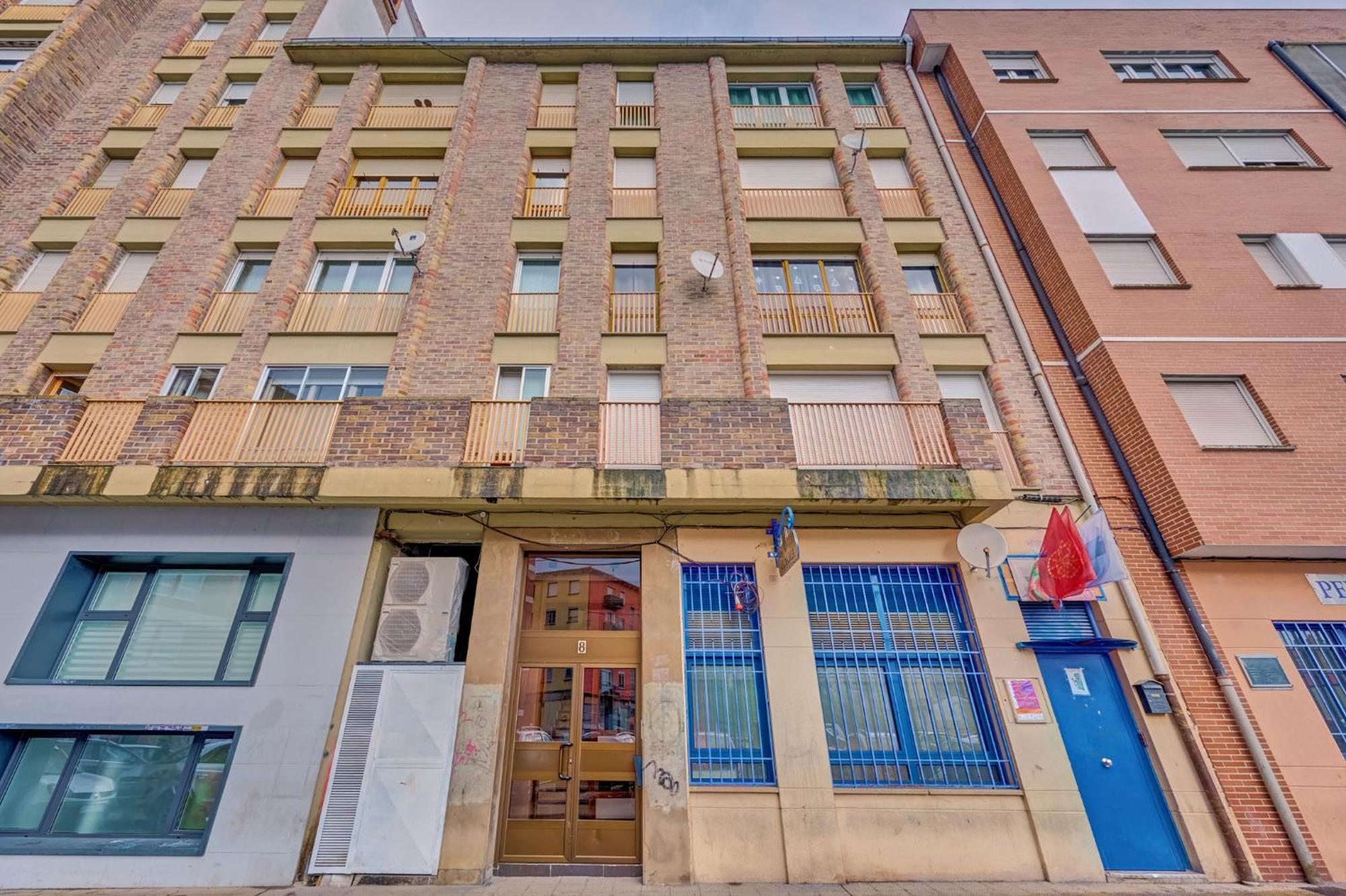 By Clabao Apartamento Burlada