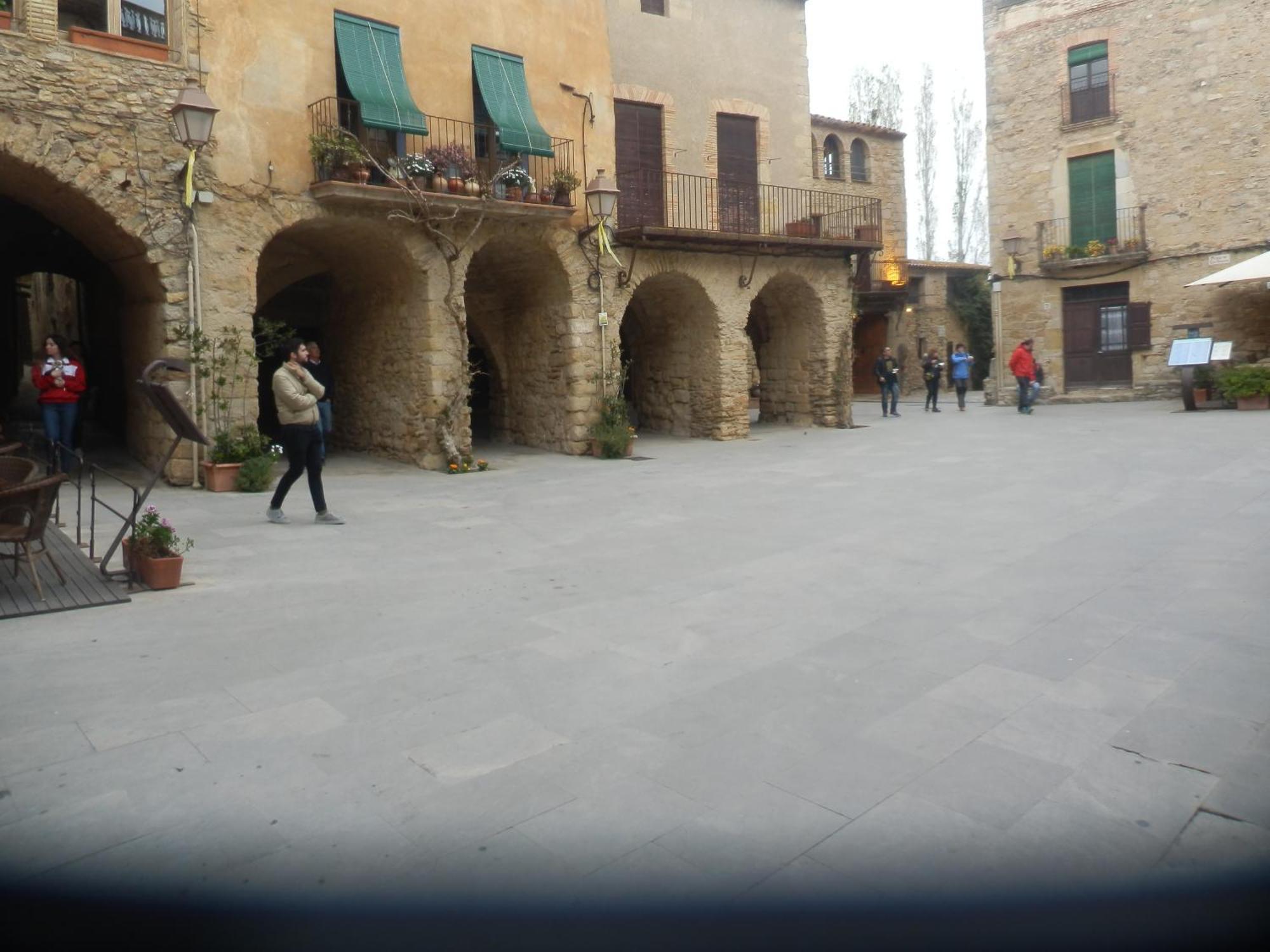 Emporda Inn *