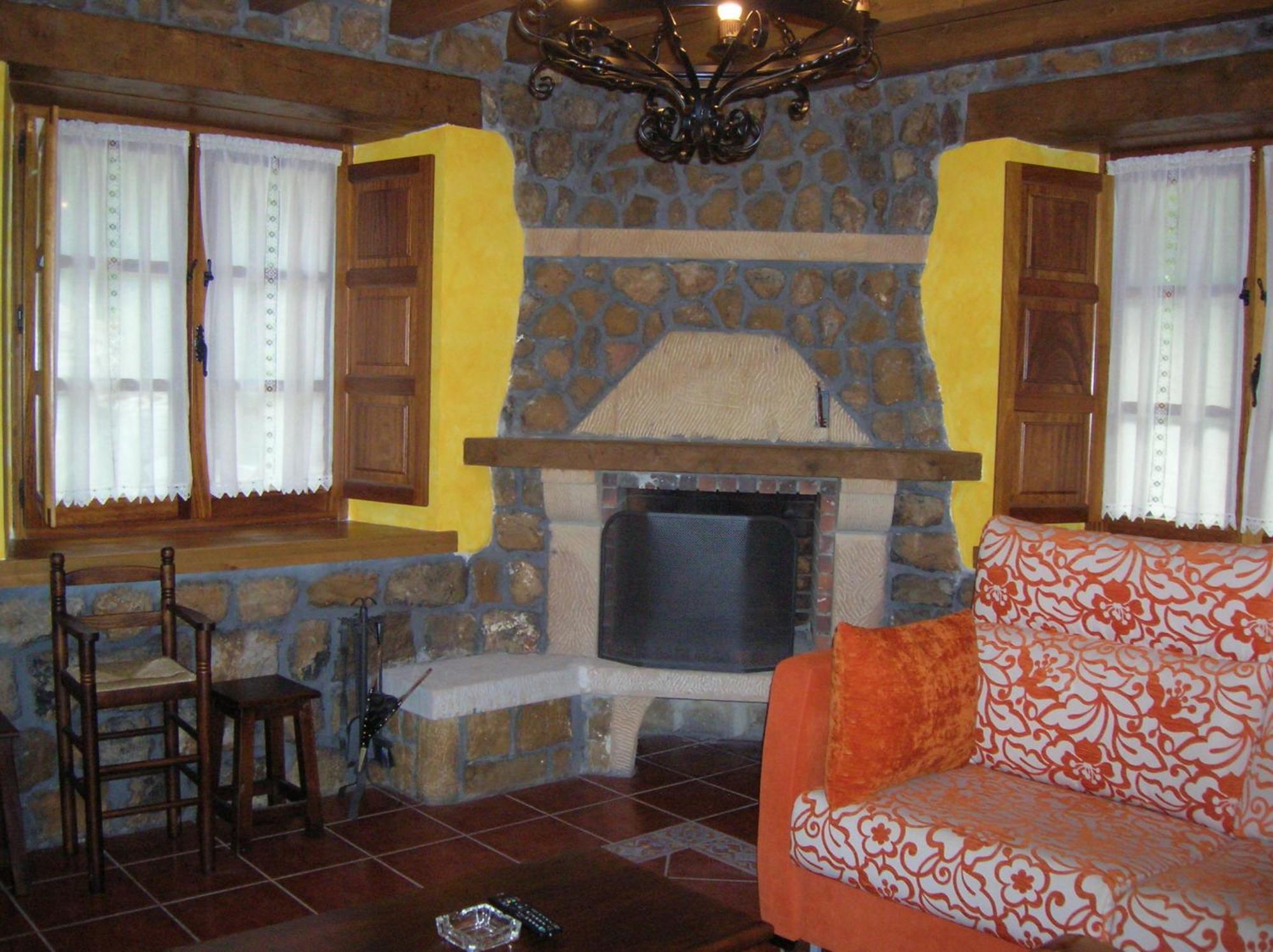 Casucas De Ason Holiday home Arredondo