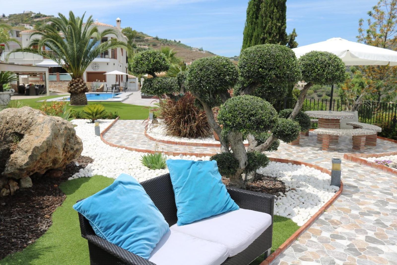 Exceptional Costa Del Sol El Espuela For 8 Heated Pool Amazing Views & Quality *