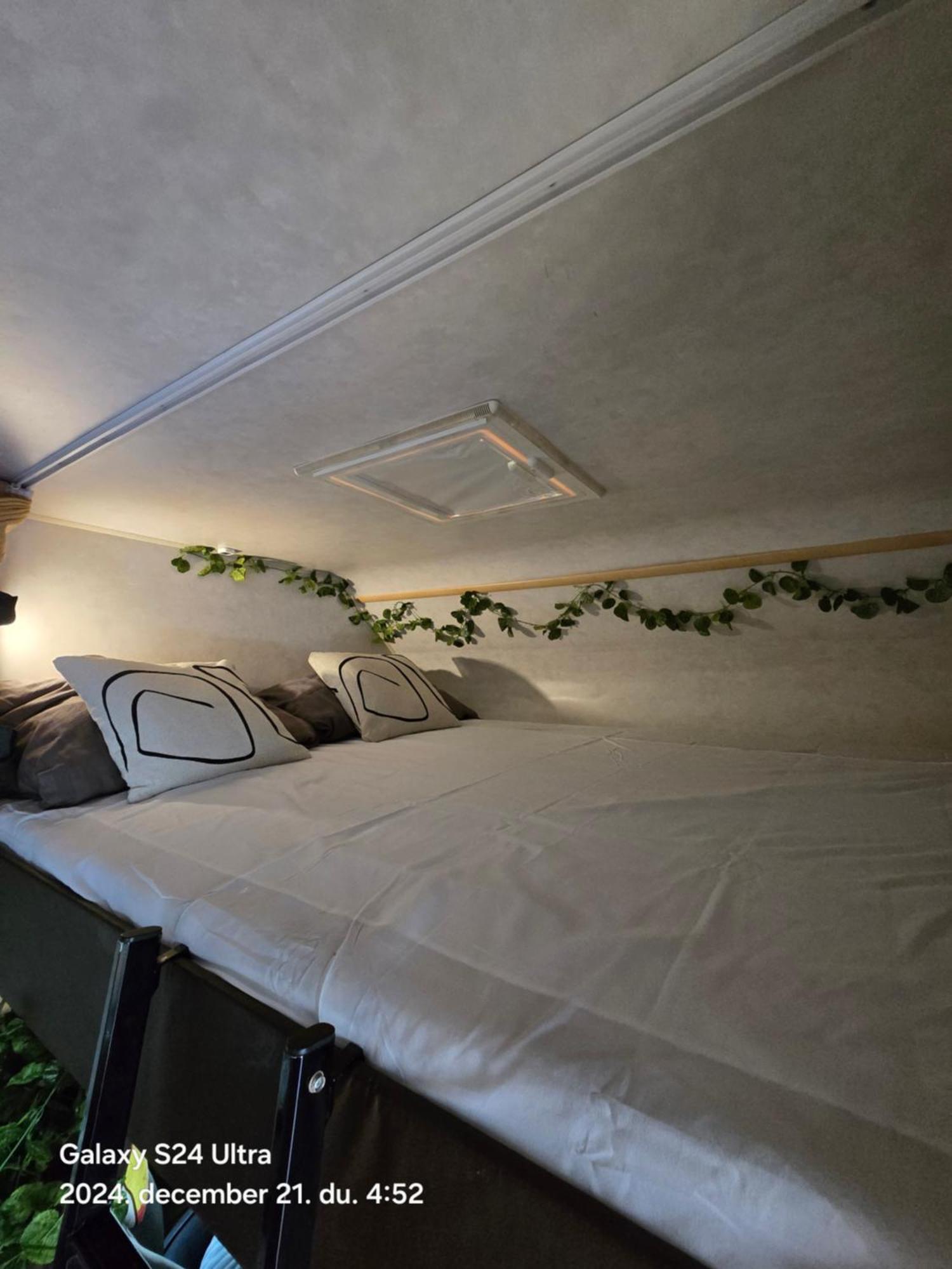 Autocaravan,camper,campervan,motorhome,not Driveable,only Habitable Camping