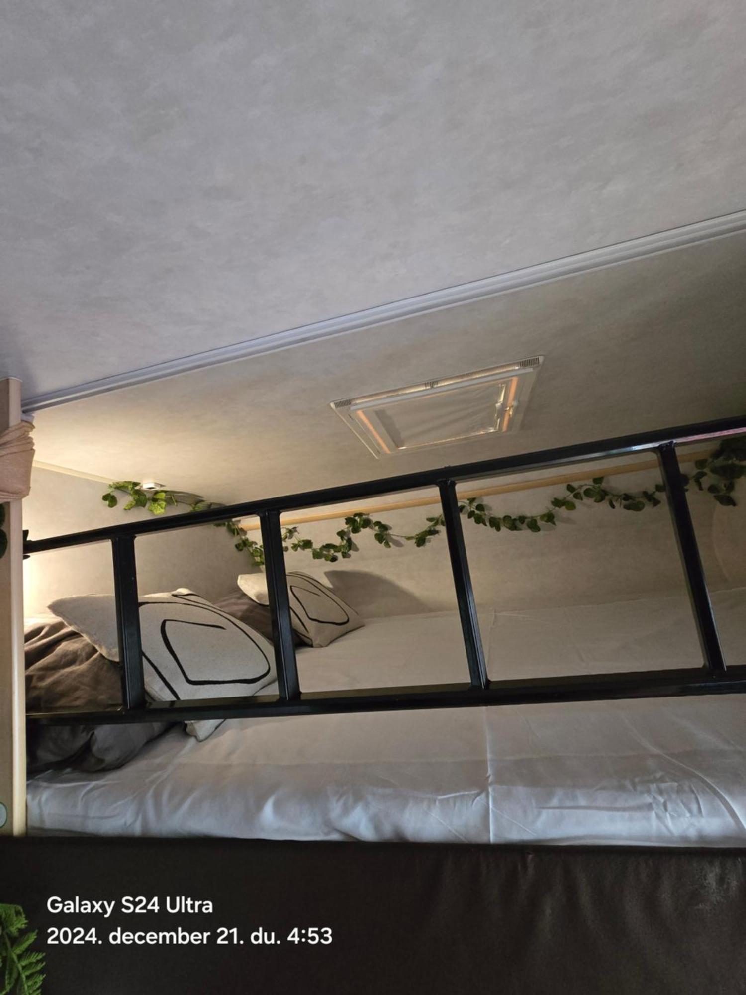 Camping Autocaravan,camper,campervan,motorhome,not Driveable,only Habitable *