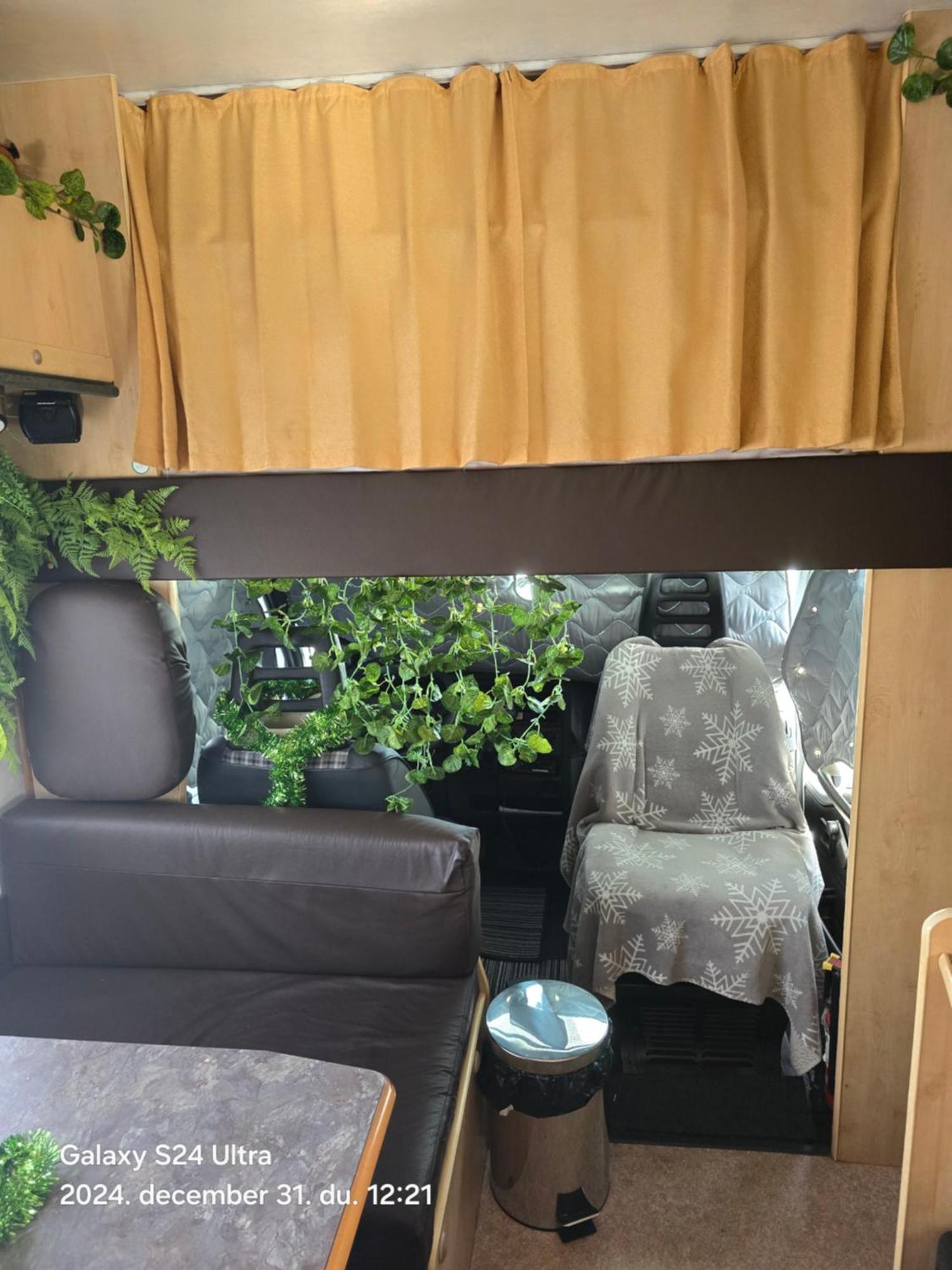 Camping Autocaravan,camper,campervan,motorhome,not Driveable,only Habitable Los Cristianos (Tenerife)
