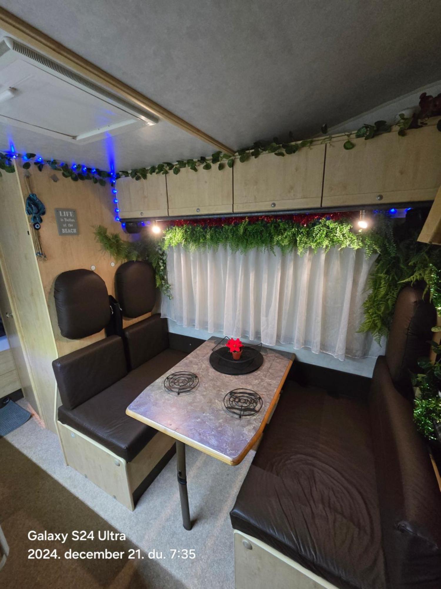 Autocaravan,camper,campervan,motorhome,not Driveable,only Habitable Los Cristianos (Tenerife)