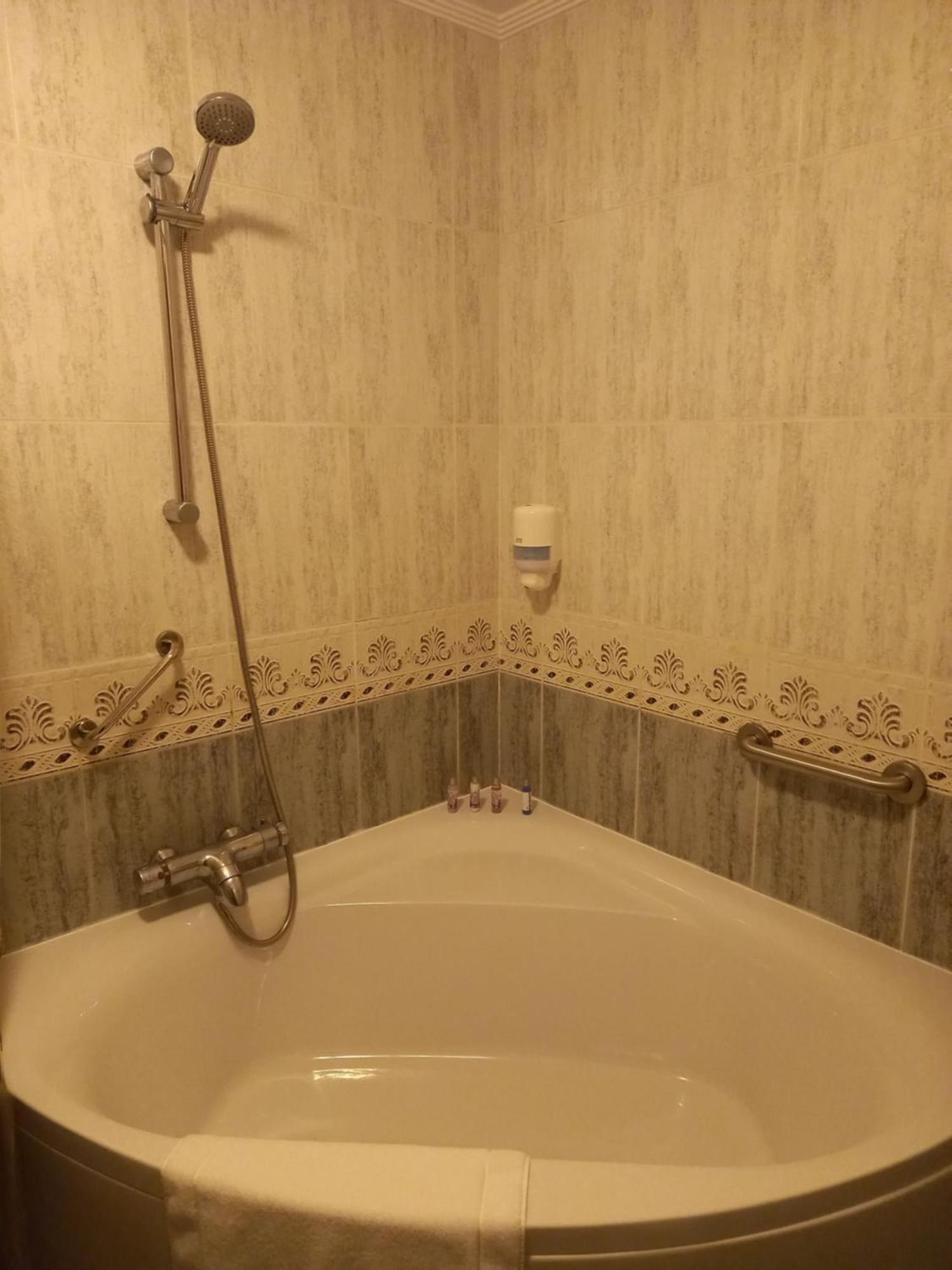 Venta De Hotel Etxalar