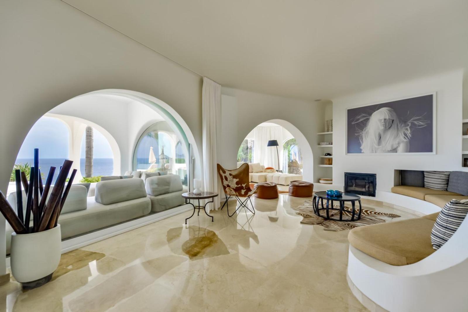 Vertigo- Managed By Almarina