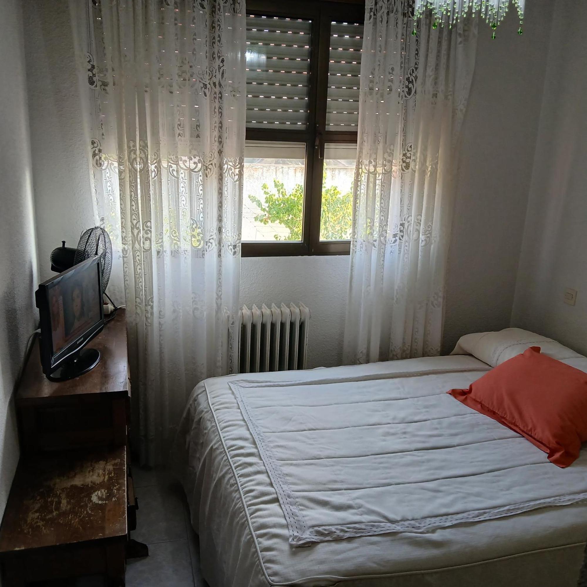 Cuarto Privado Doble En *