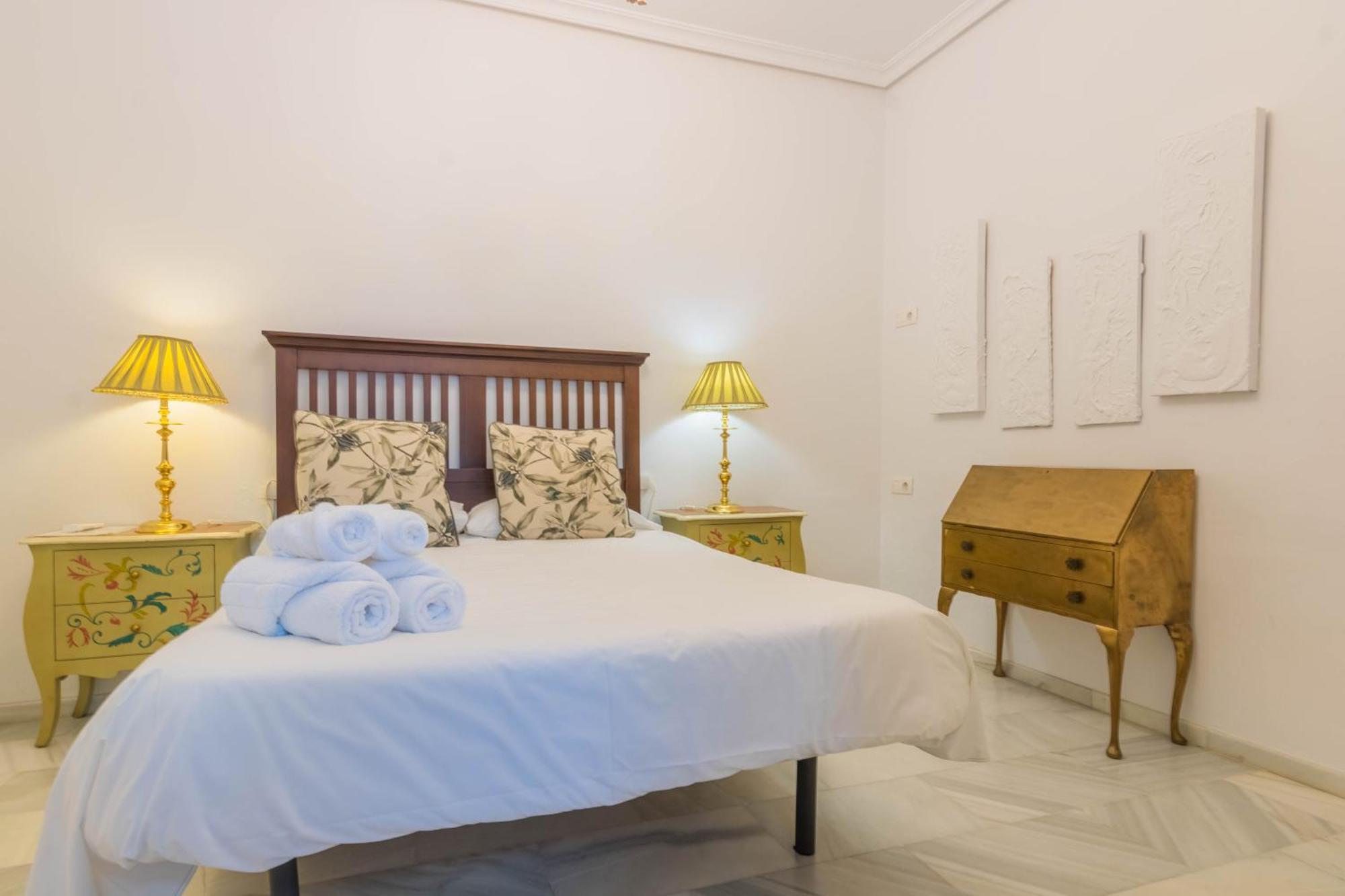 Mayflowers Hostal *