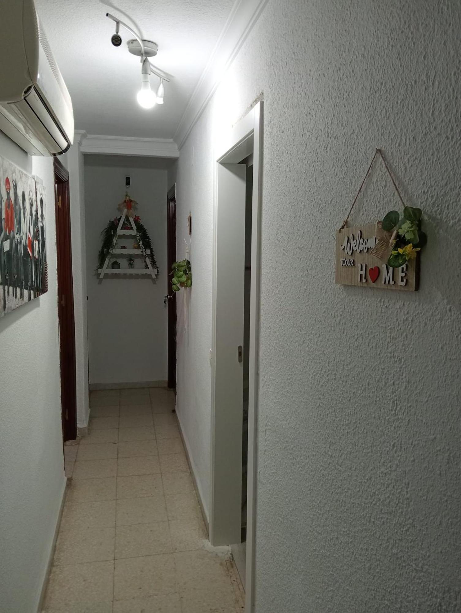 Habitación en casa particular Piso Particular En *