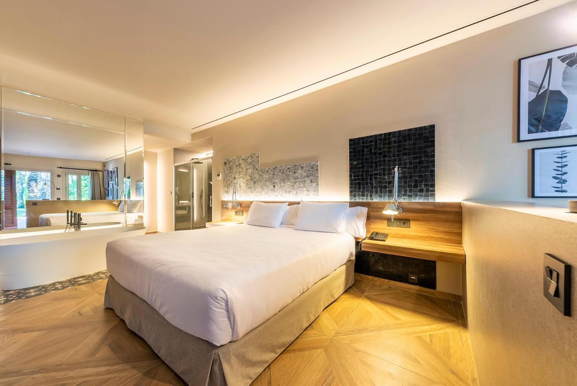 Hotel Huerto Del Cura 4*