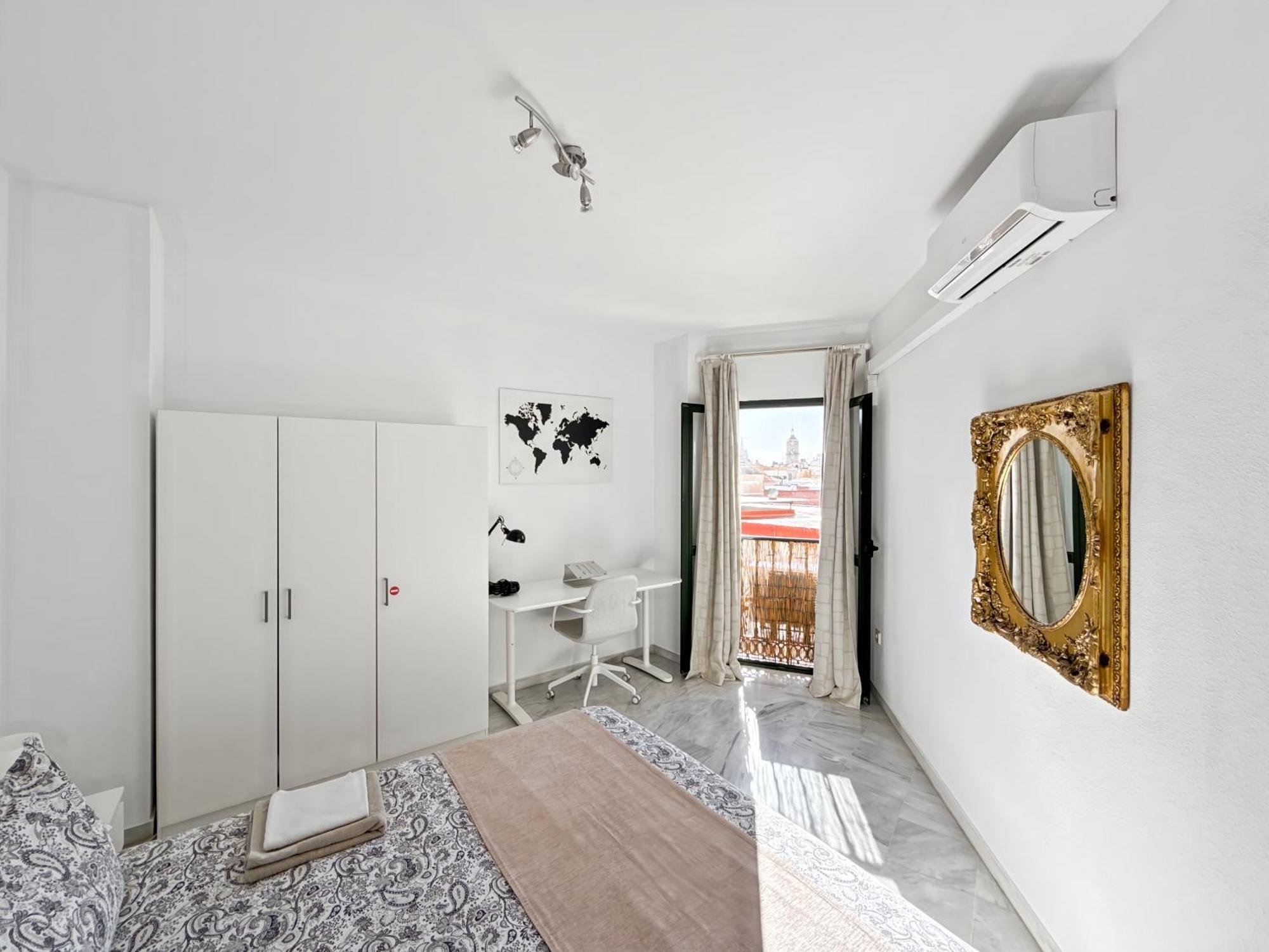 Exclusive With Cathedral Views And Auto Check-in Málaga