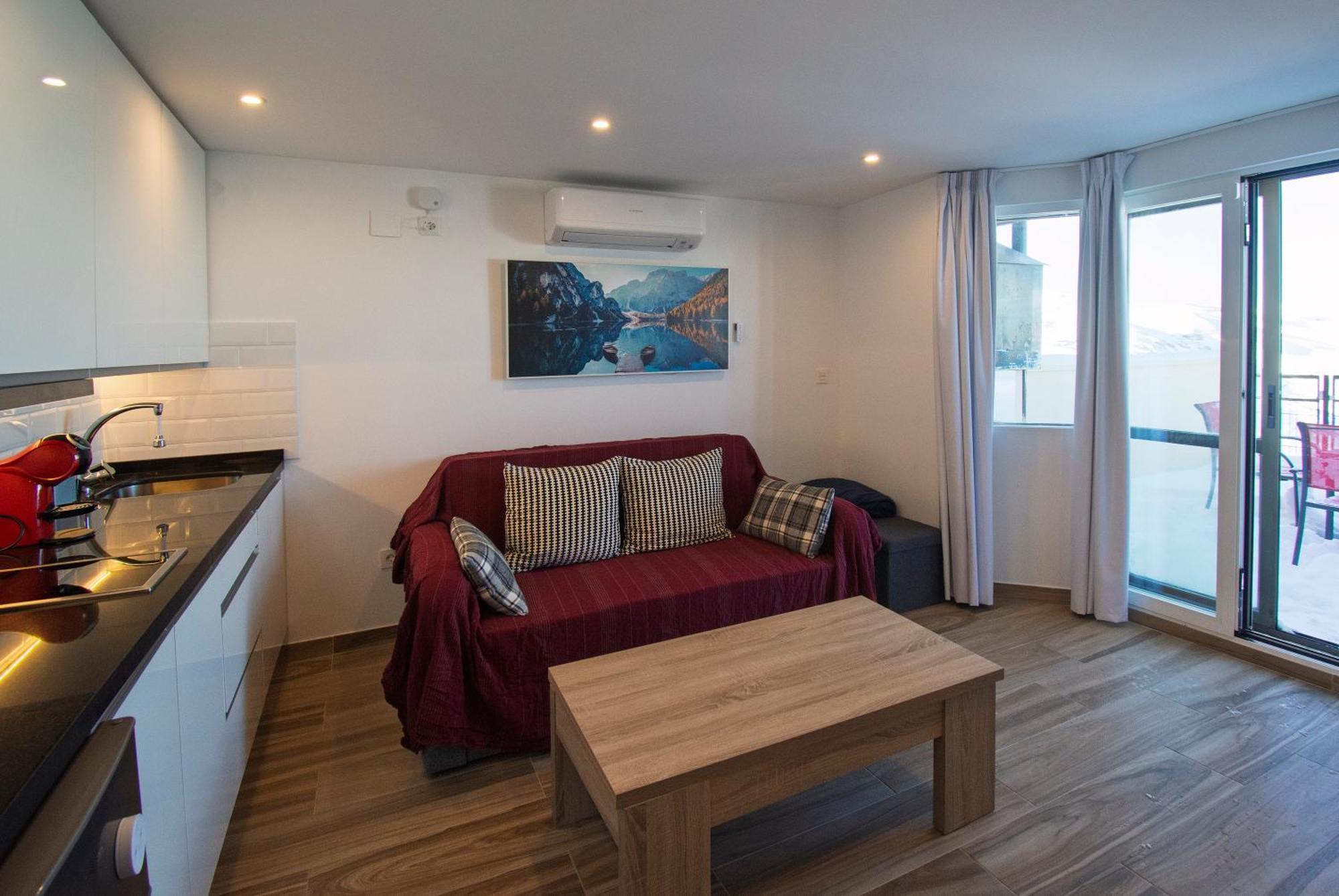 Snowgranada Valles Alodia House