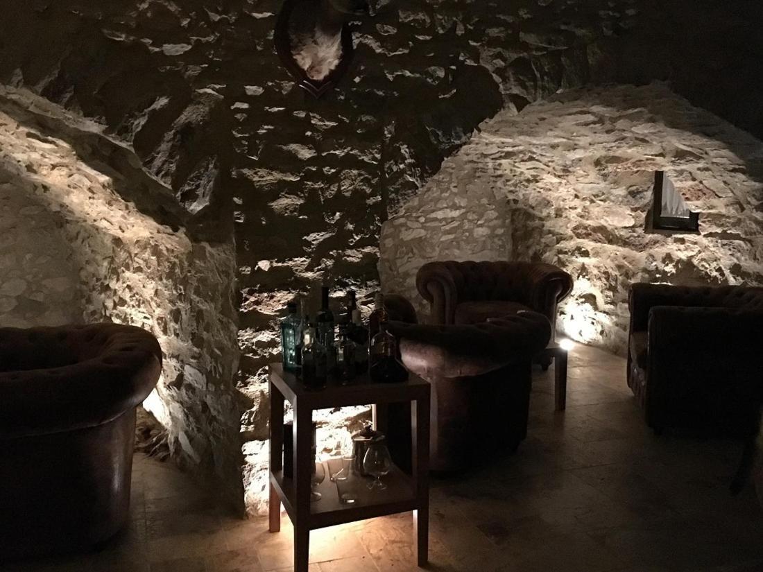 1848 Adults Only Toloríu