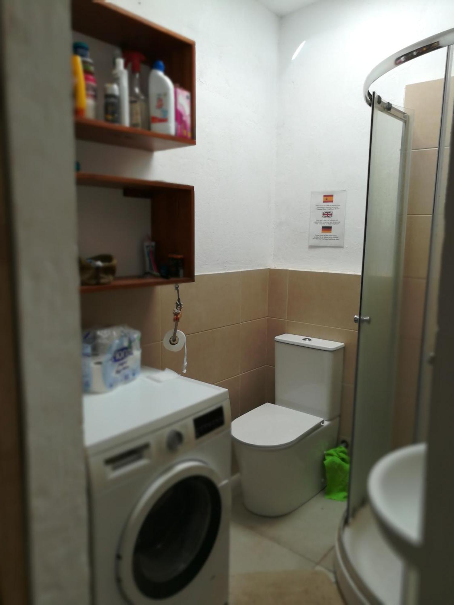 Bett 2 Im Maenner-2-bettzimmer Nur Maenner Only Men Solo Hombres Hostal Mogán