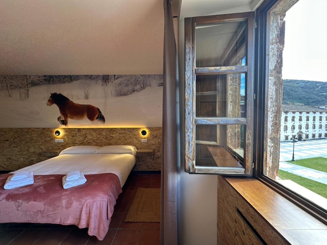 Y Real Fabrica De Hostal Ezcaray