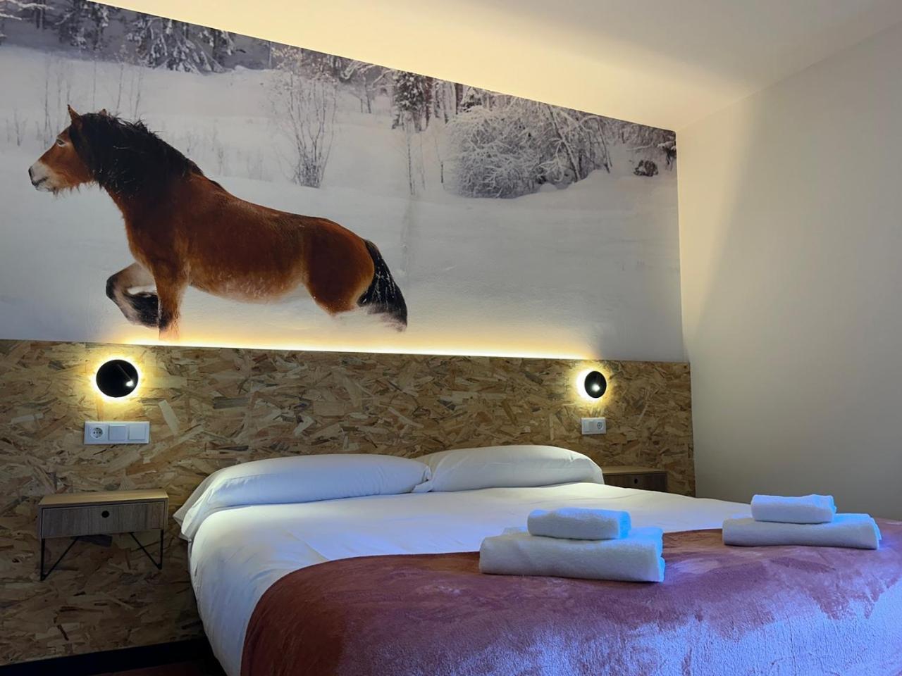 Y Real Fabrica De Hostal *
