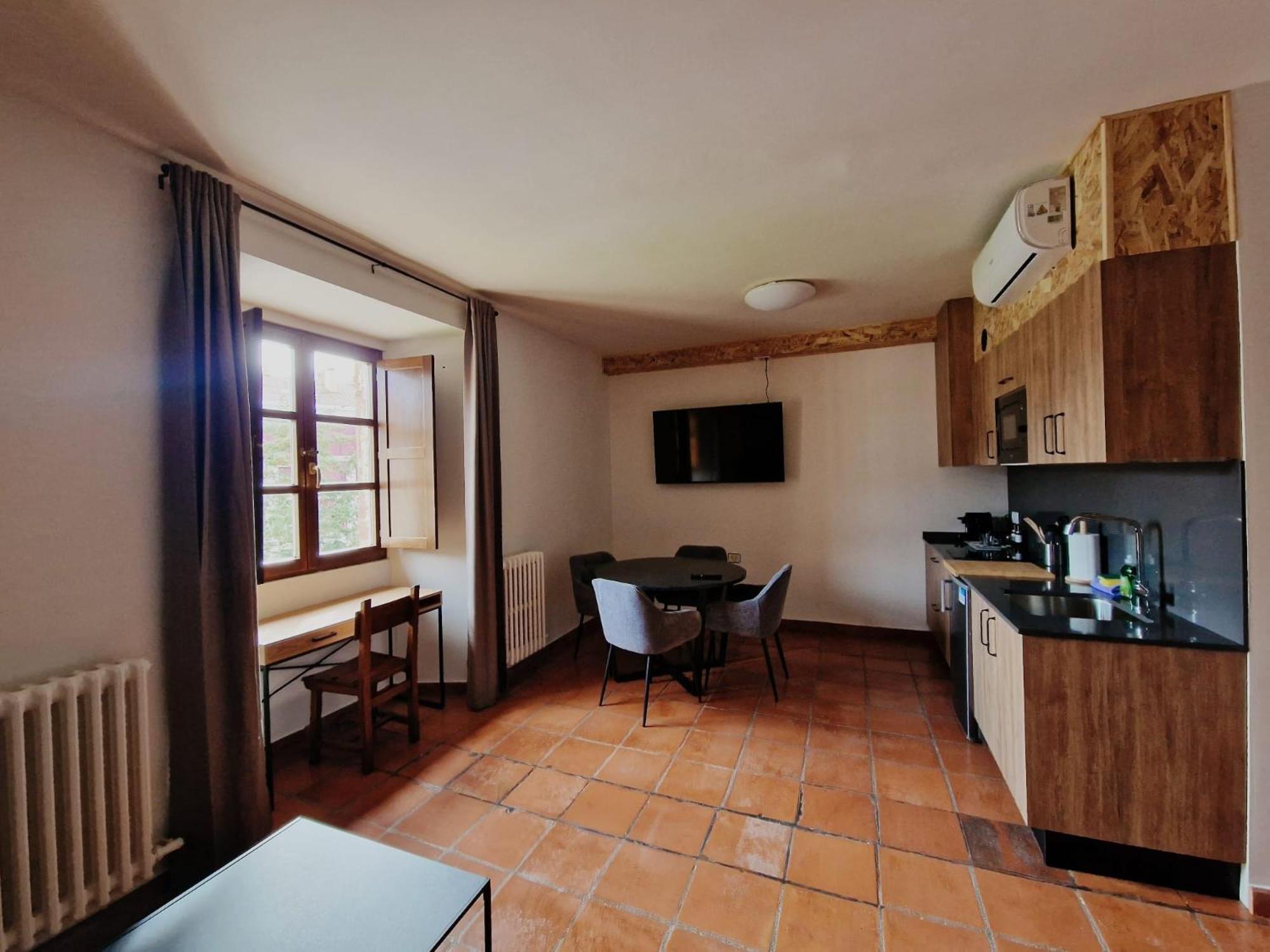 Y Real Fabrica De Hostal *