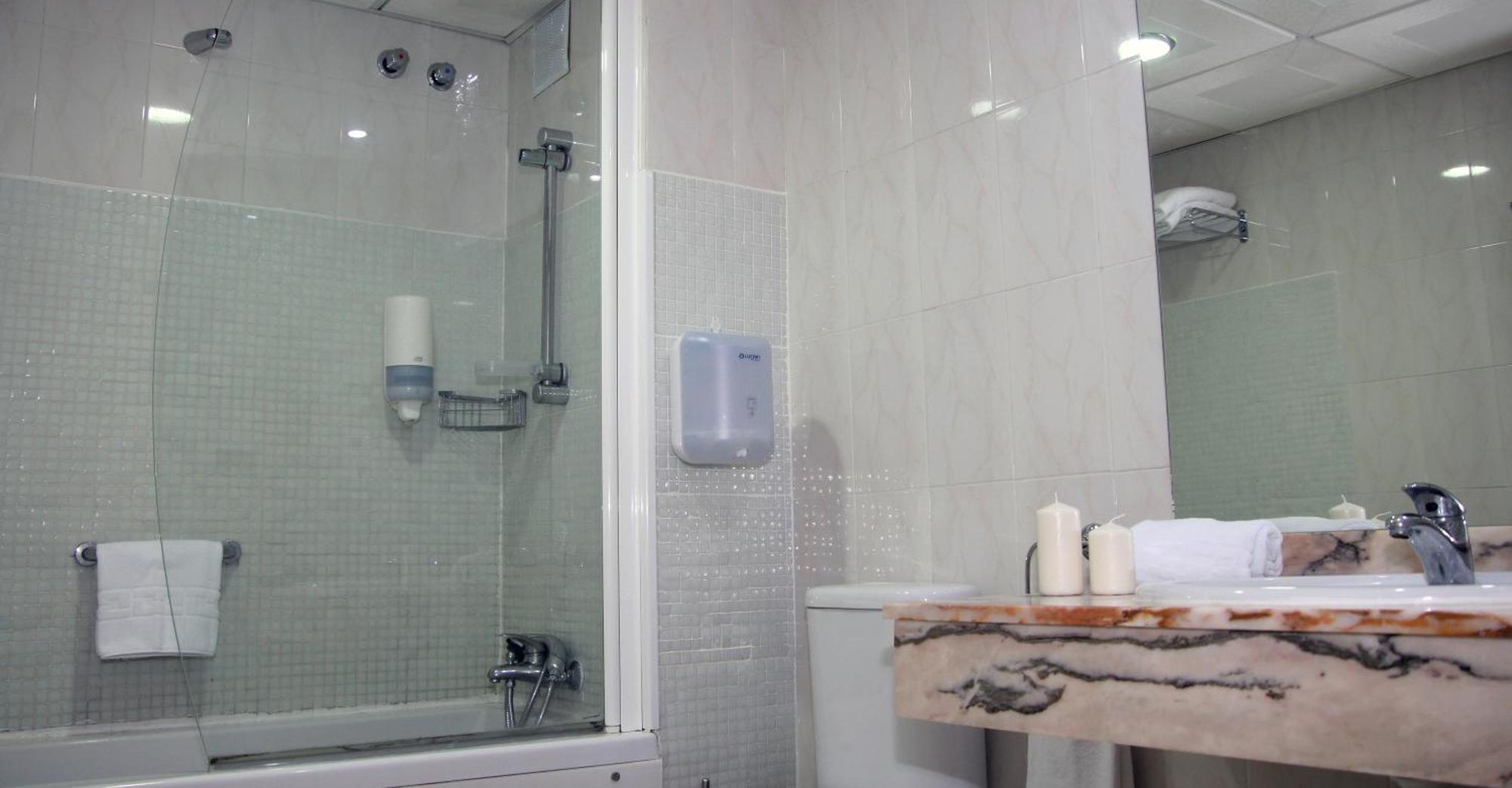 Hospedium Blu Torre De Sevilla Hotel 3*