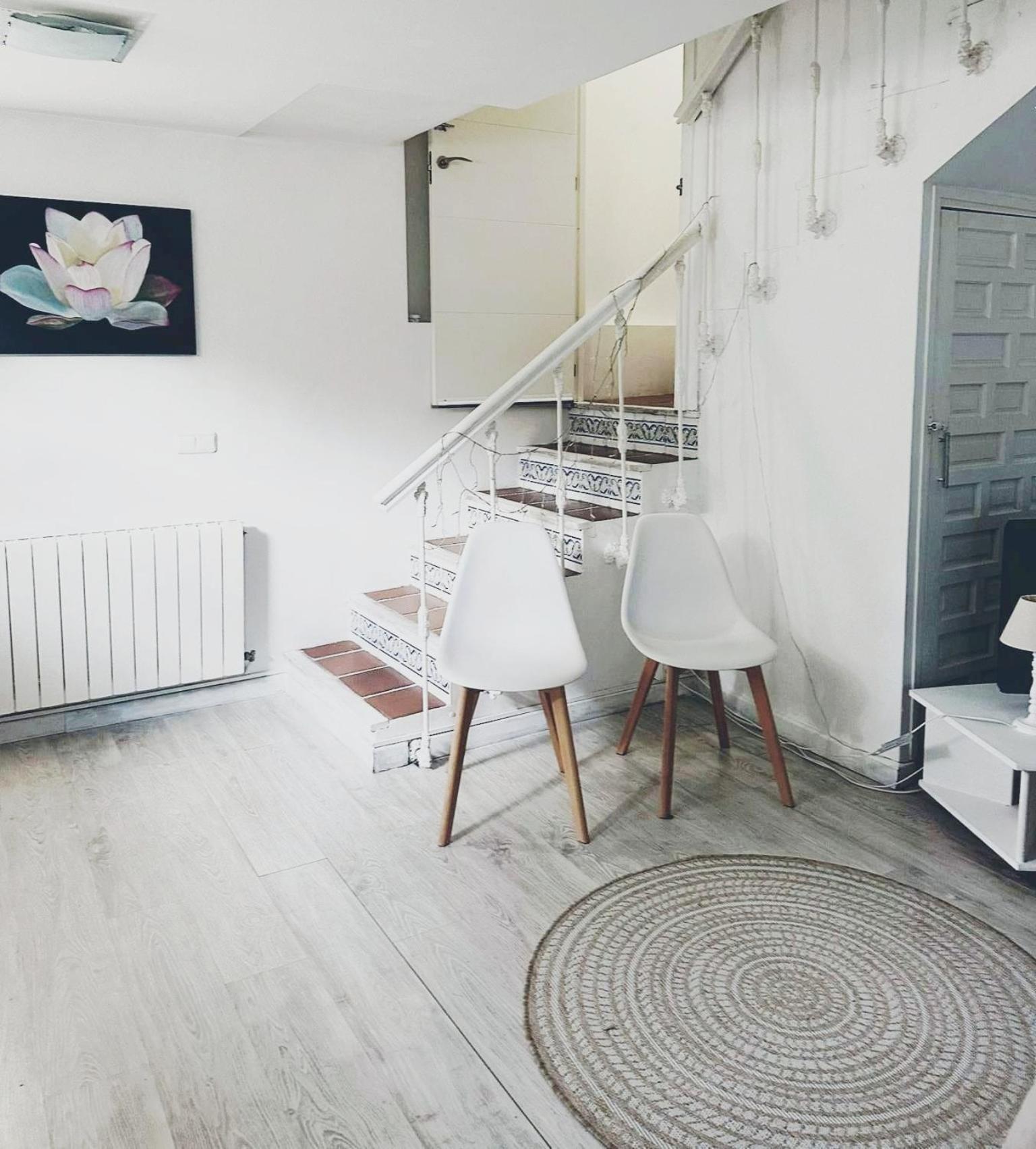 Comodo espacio semi subterranean en casa con mascotas, propio baño y patio y entrada Apartamento Zizur Mayor