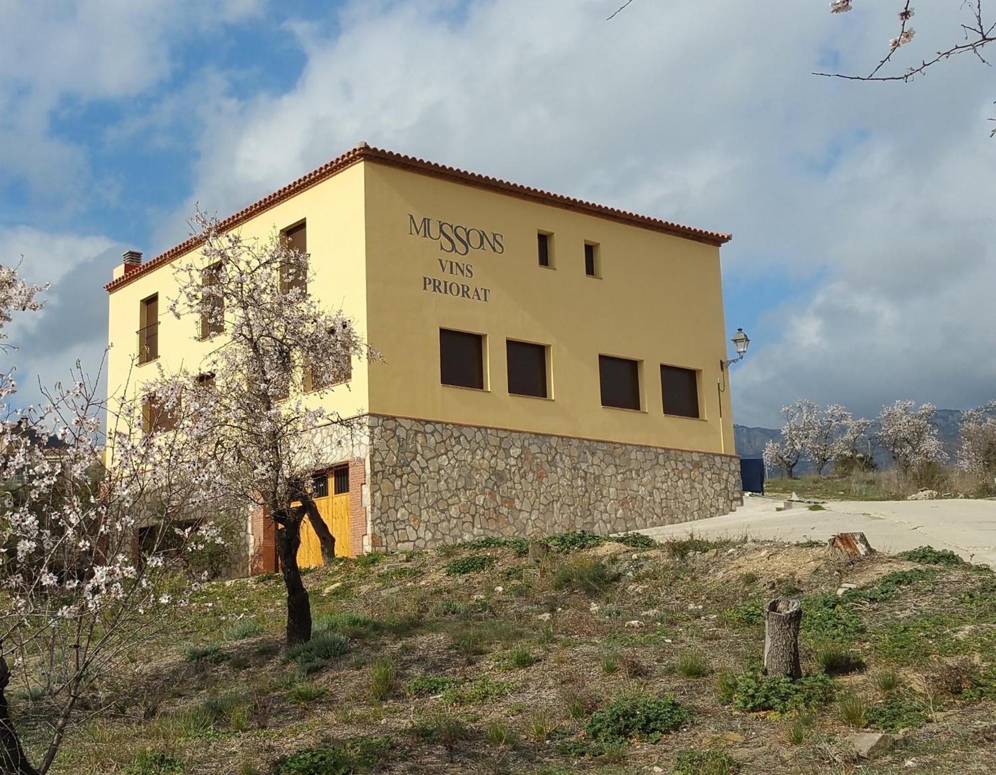 Hotel Restaurant Mussons Vins *