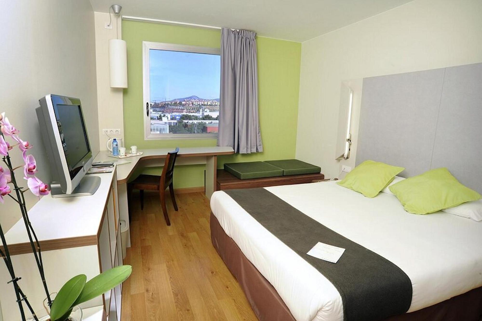 Travelodge Bcn Cornella Fira Hotel 3*