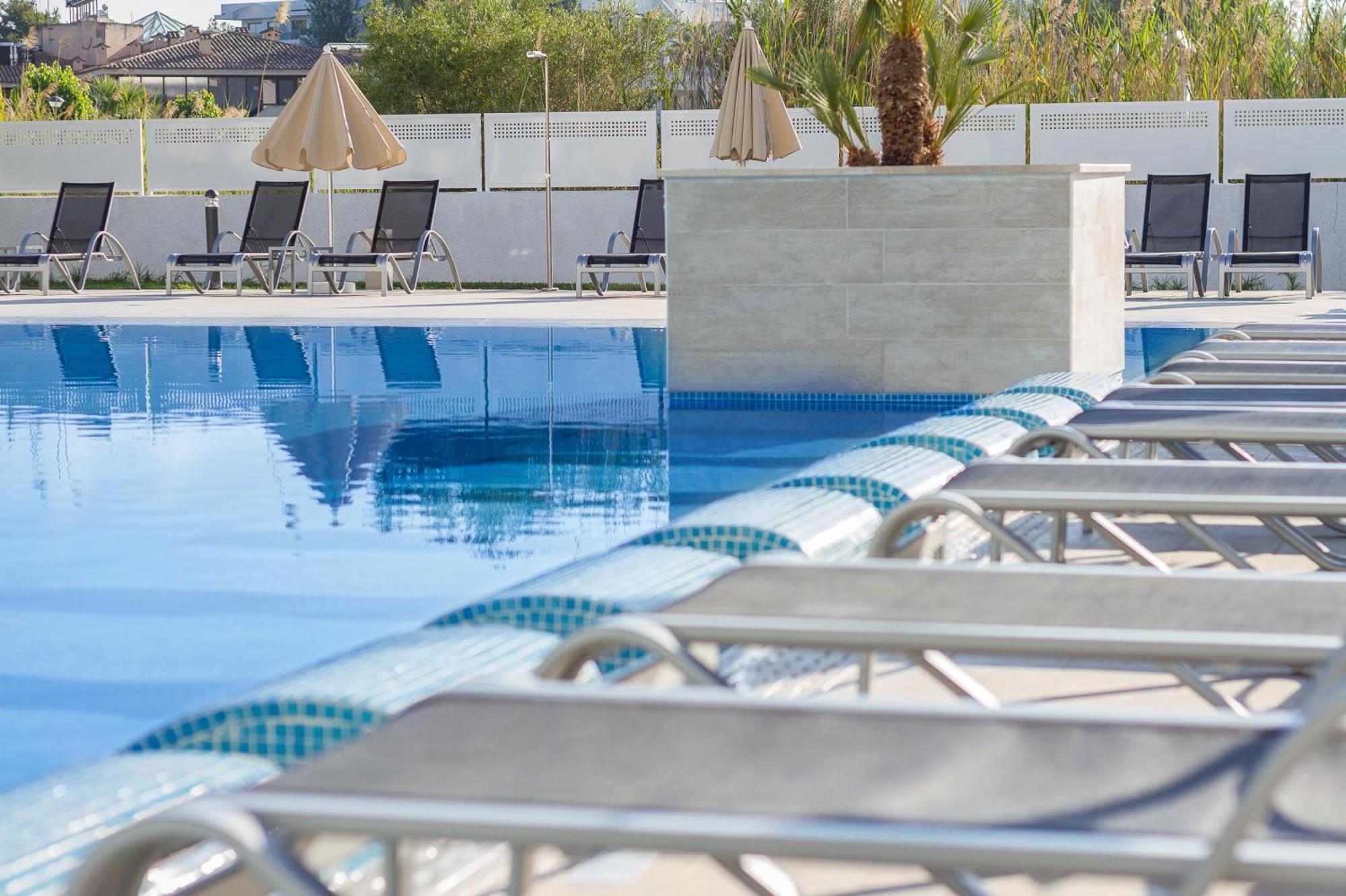 Eix Lagotel Apartahotel 4*
