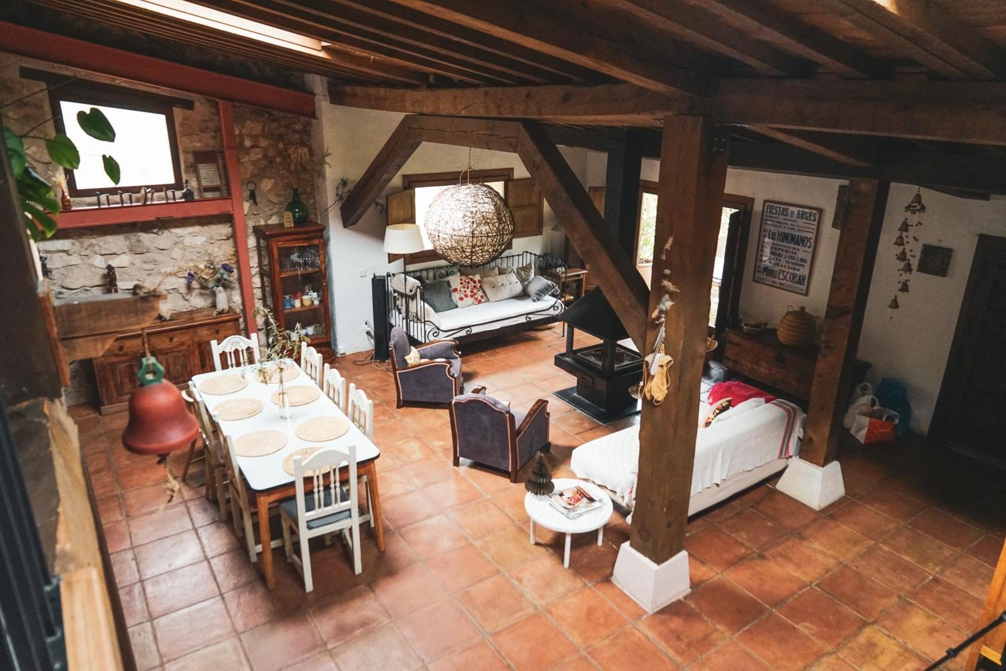 Casa Corazón De Piedra En El Río Dulce Aragosa