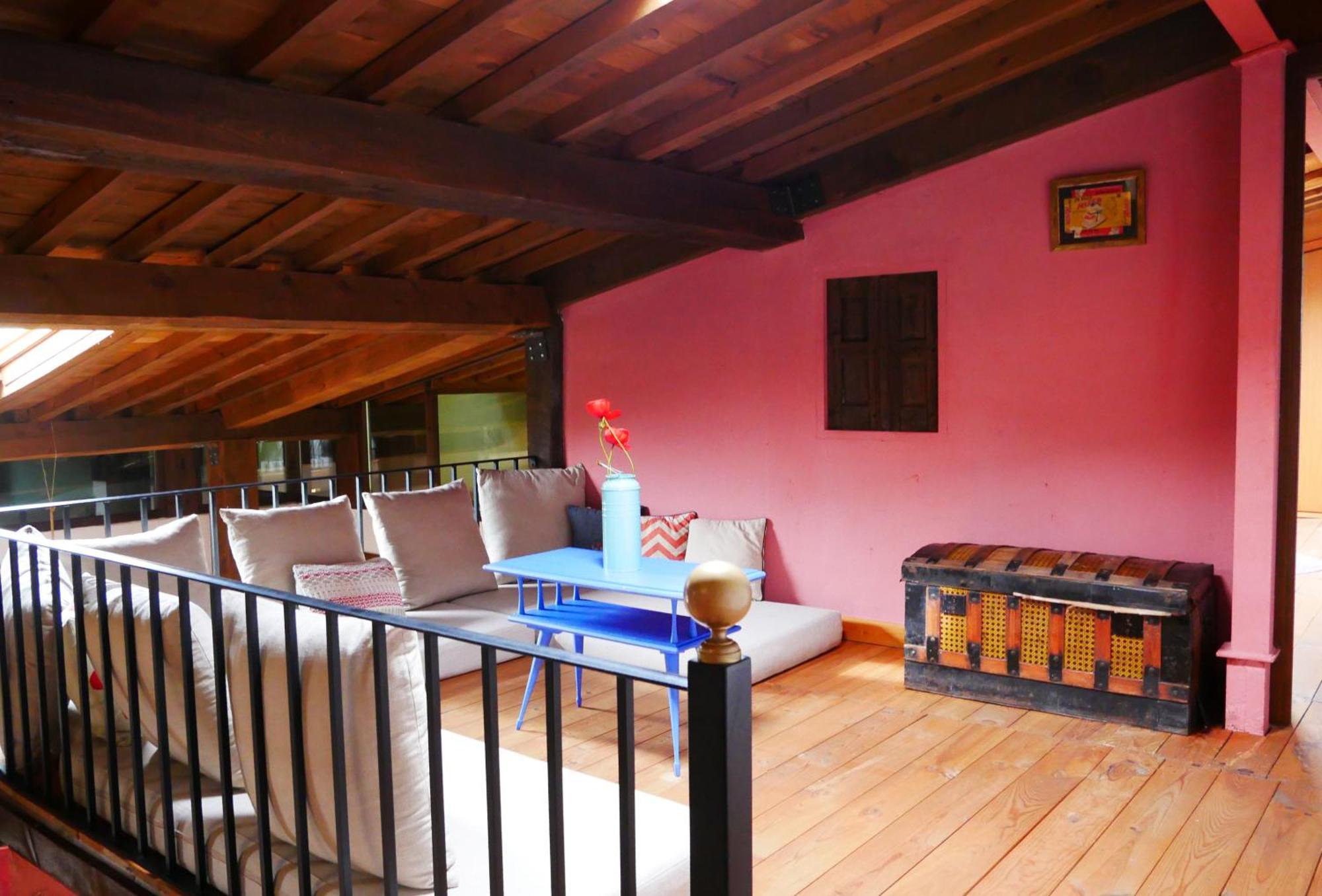 Casa Corazón De Piedra En El Río Dulce Aragosa