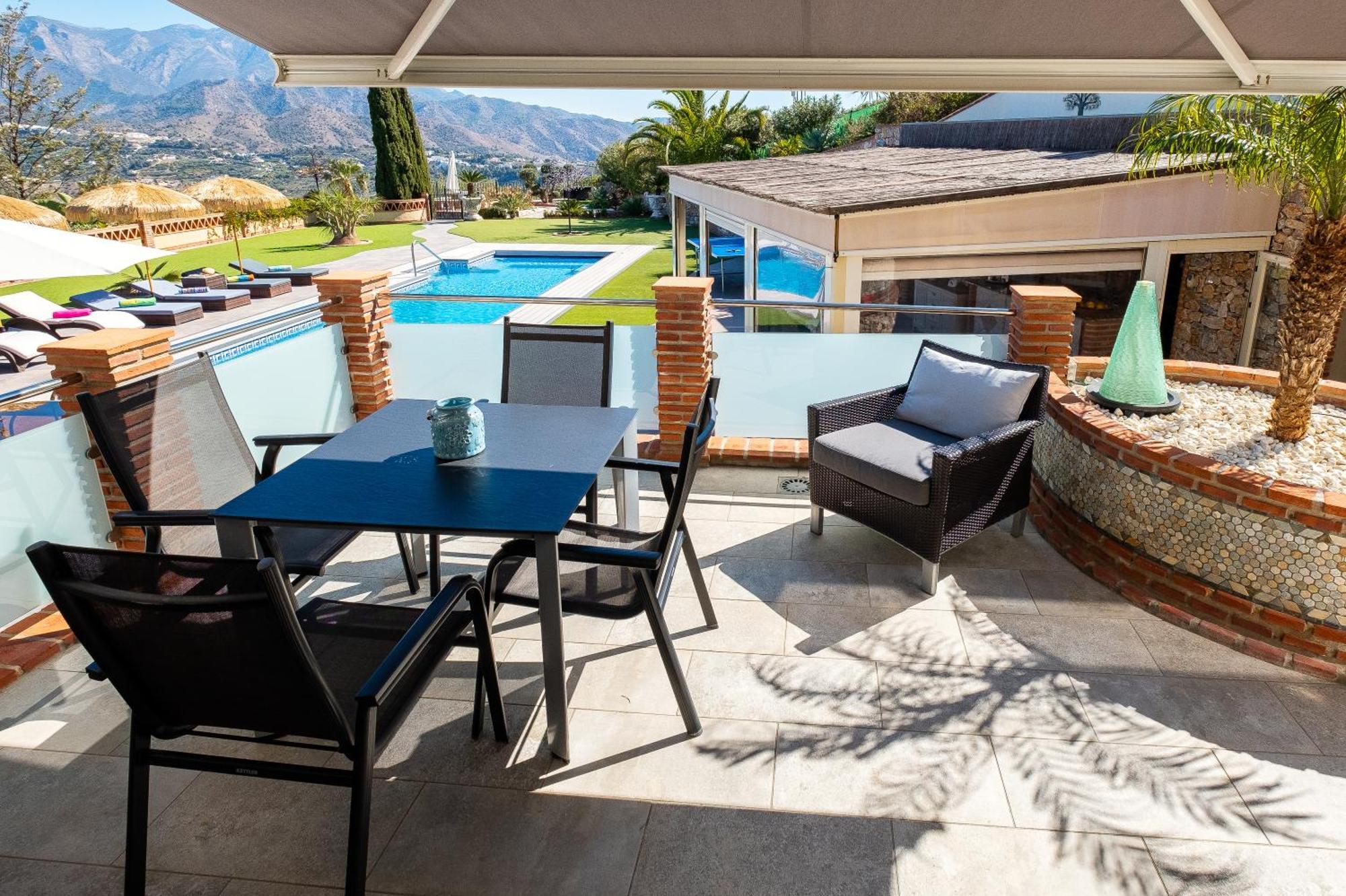 Exceptional Costa Del Sol El Espuela For 8 Heated Pool Amazing Views & Quality *