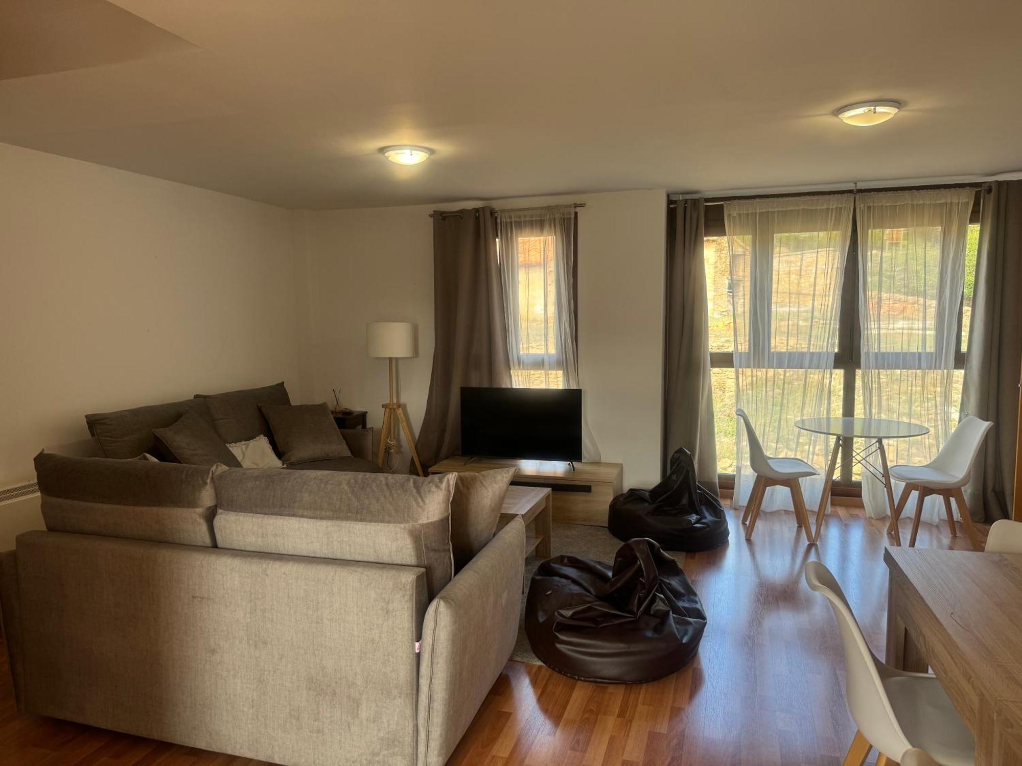 Espacioso Y Luminoso Duplex Con Buhardilla