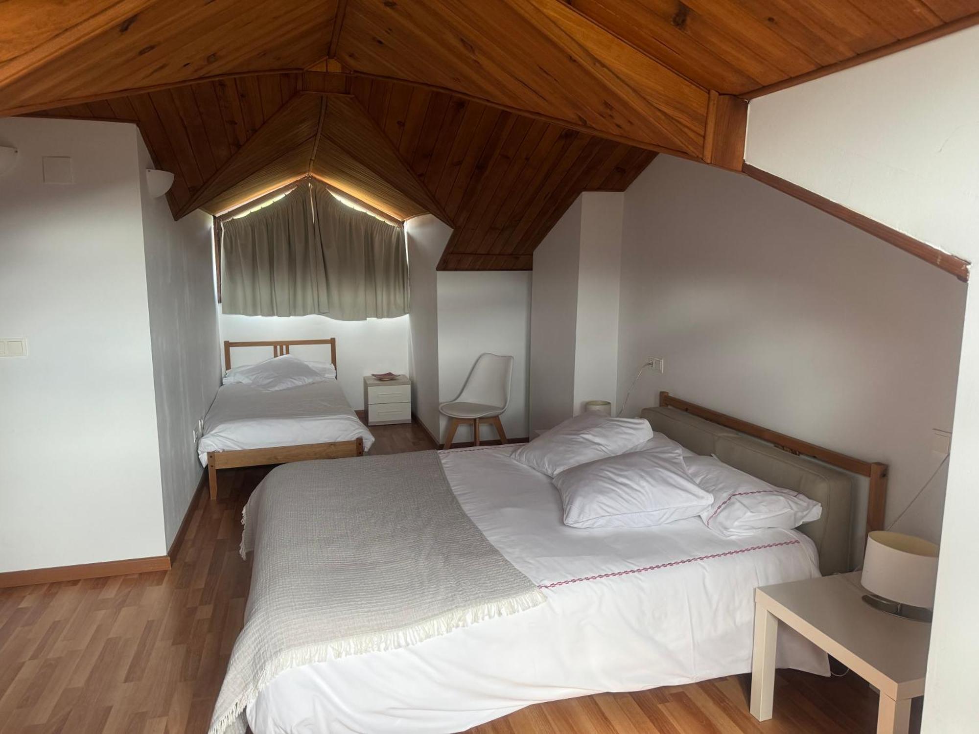 Espacioso Y Luminoso Duplex Con Buhardilla Apartamento