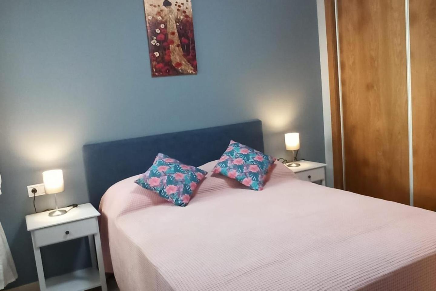 Apartment 2 Bed - Close To - Pool - Balcony
