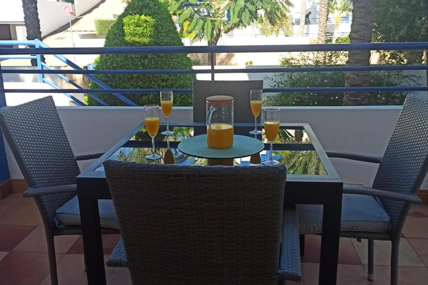 Apartment 2 Bed - Close To - Pool - Balcony *