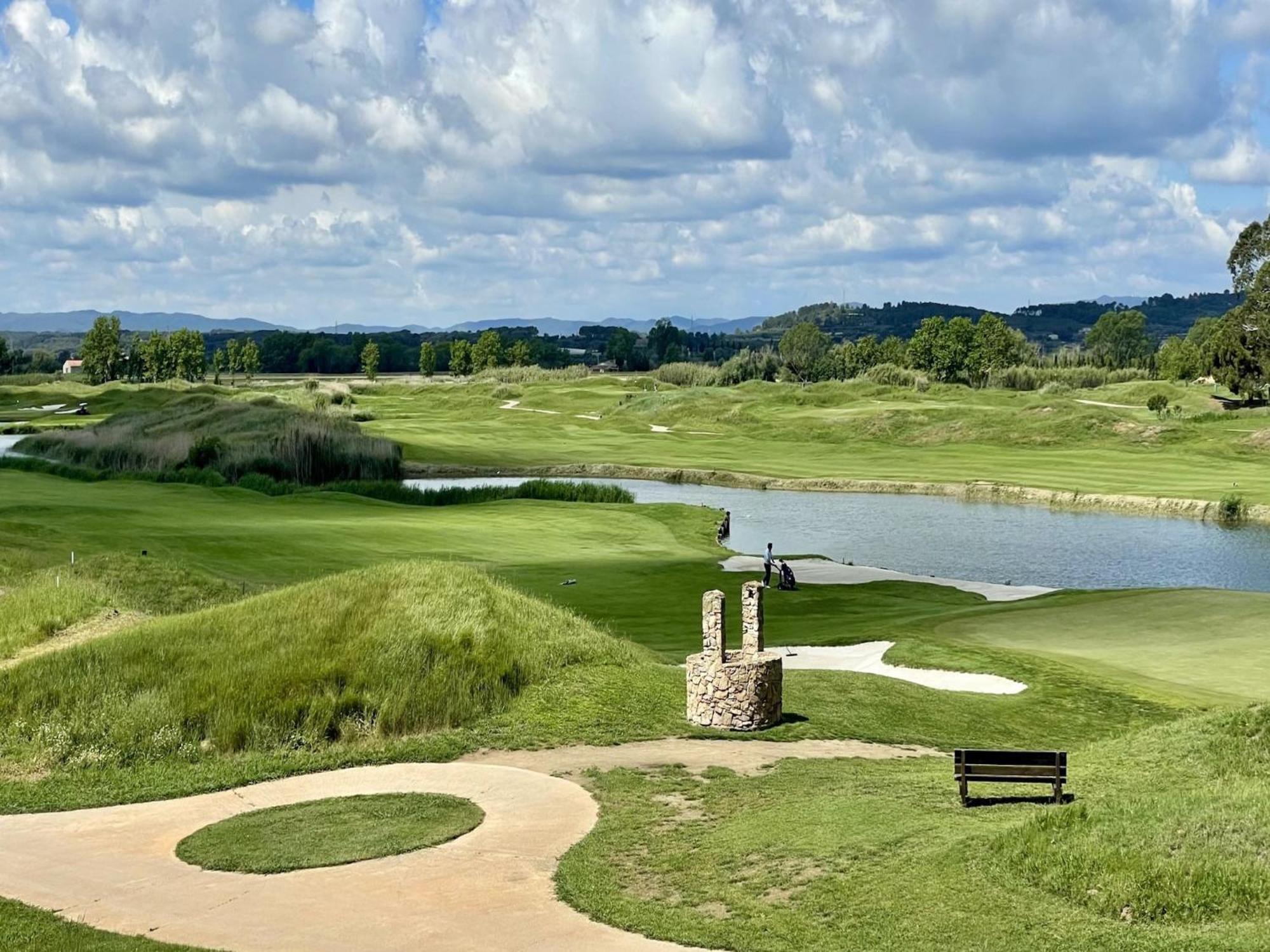 Emporda Golf Estudi 4-1-3 *