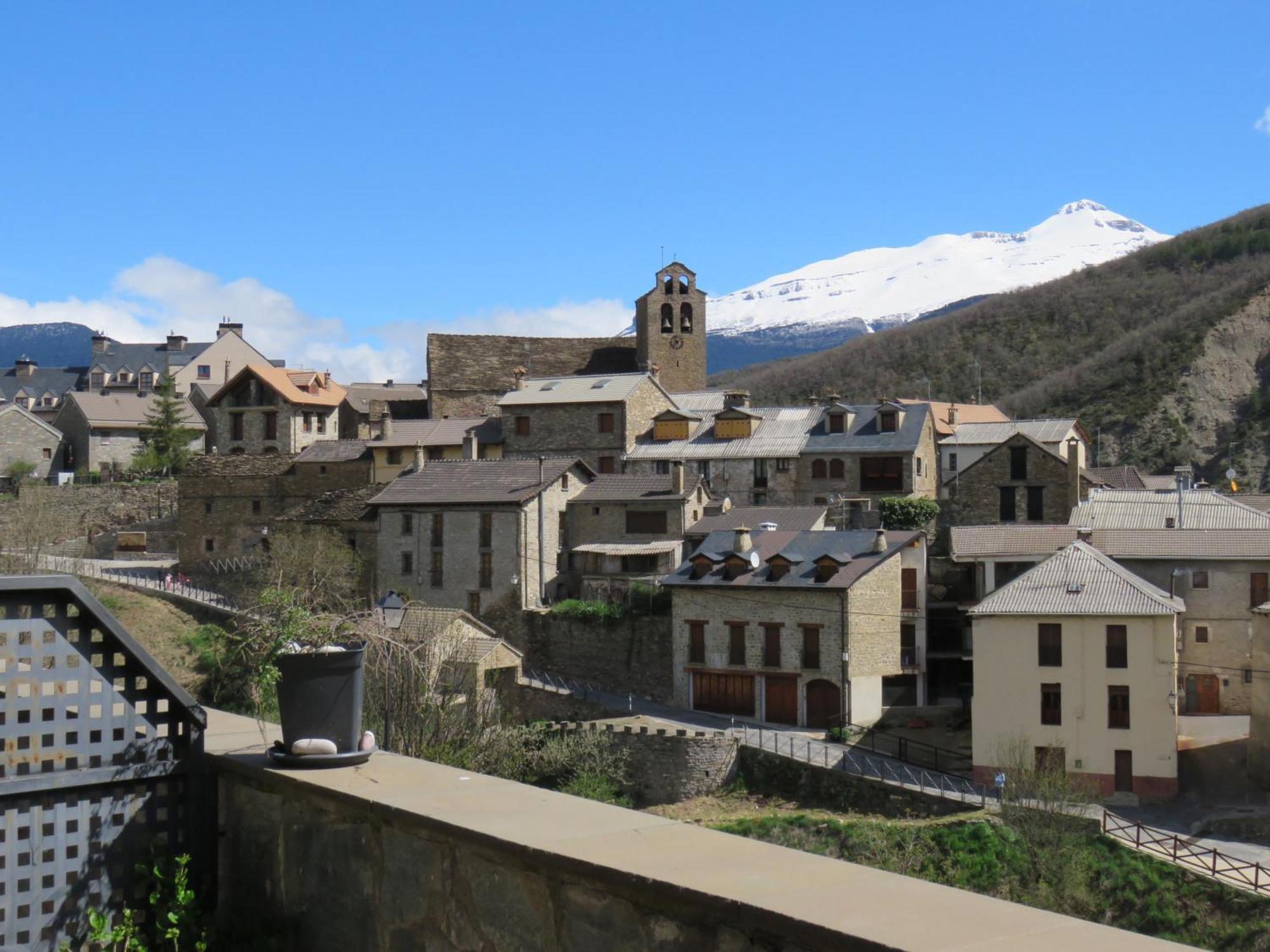 Chale Rustico Cerca De Pistas Con Vistas A La Montana Chalet Castiello de Jaca