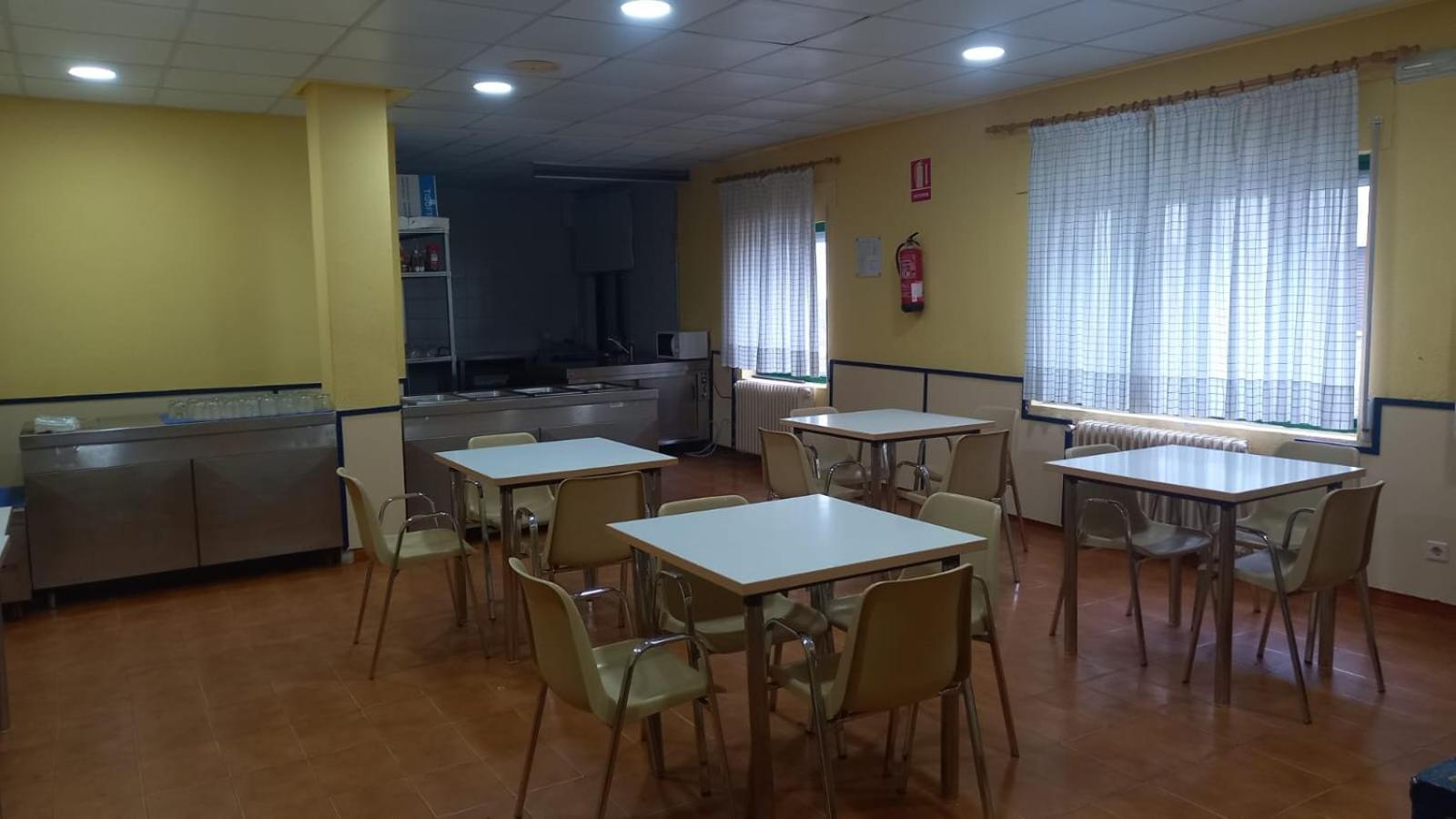 Hostal De *