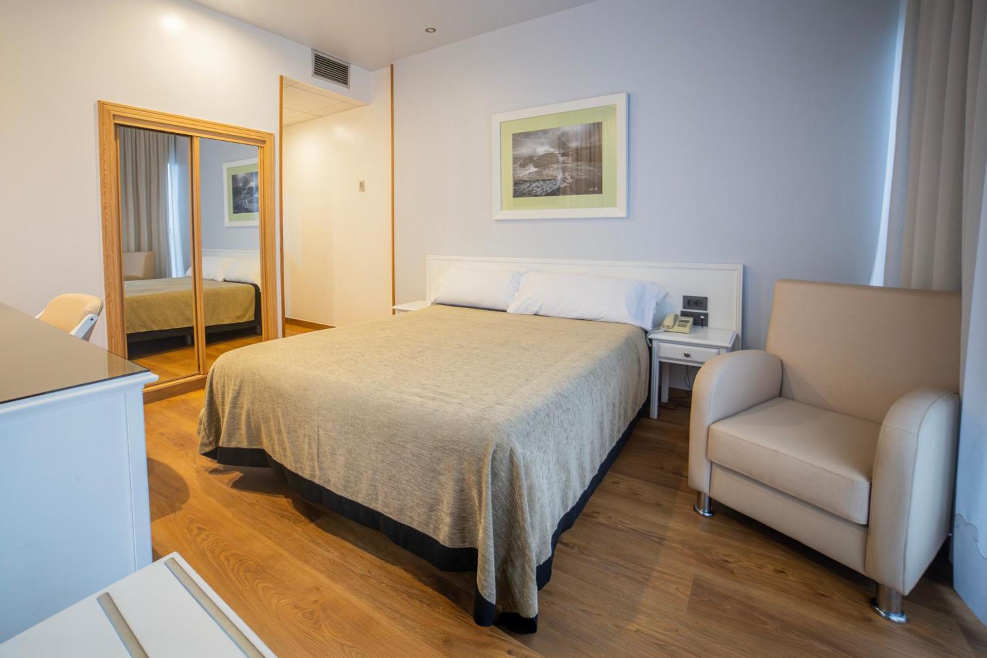 Auditorio Santiago & Hotel