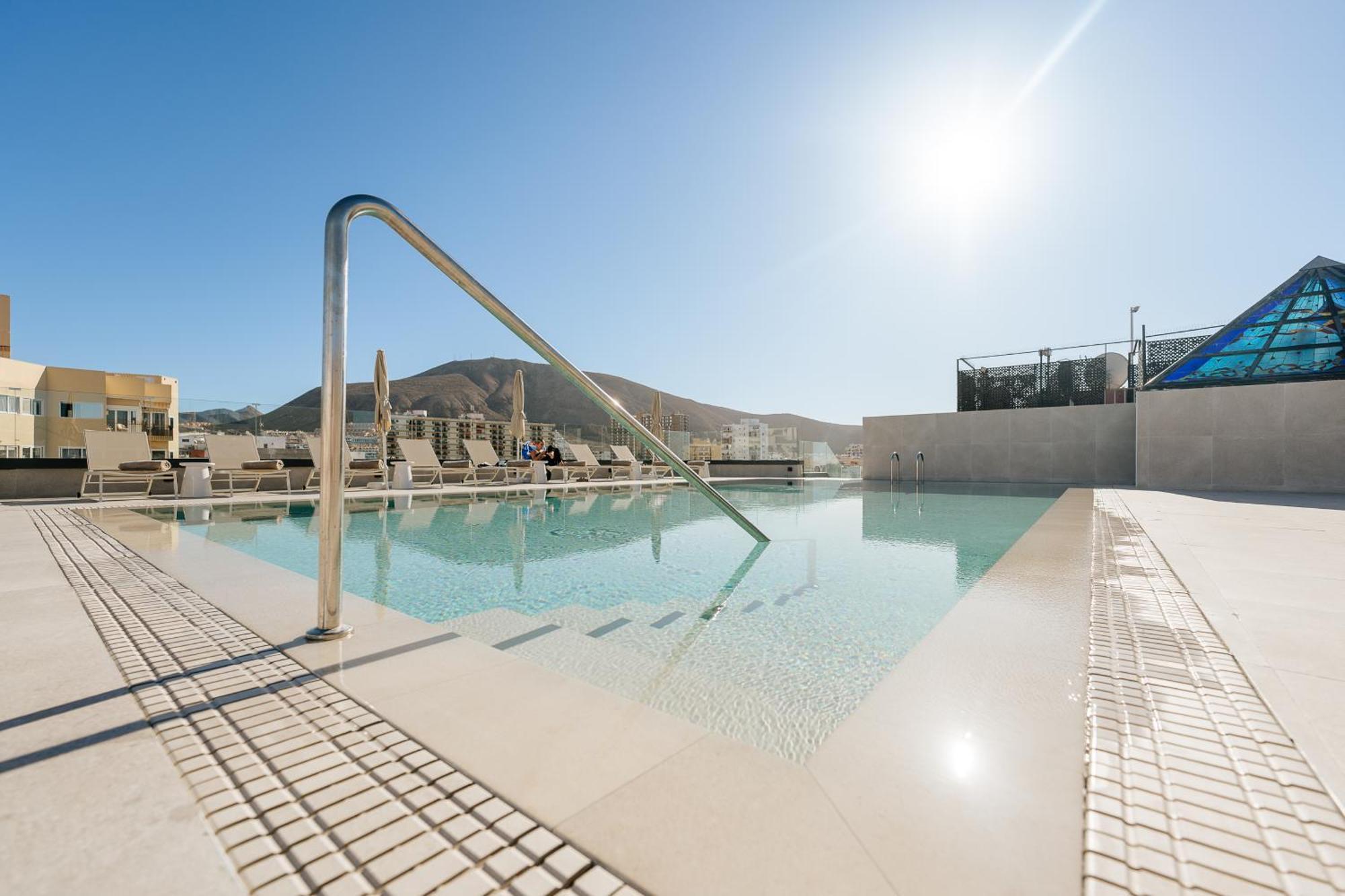 Reveron Plaza 4*