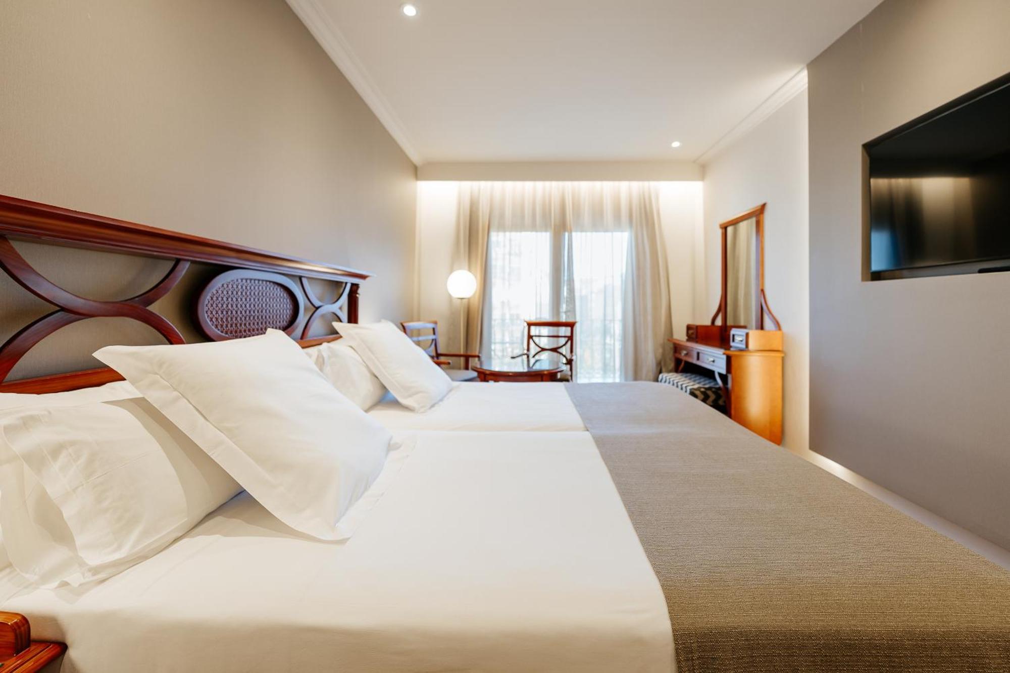 Reveron Plaza Hotel