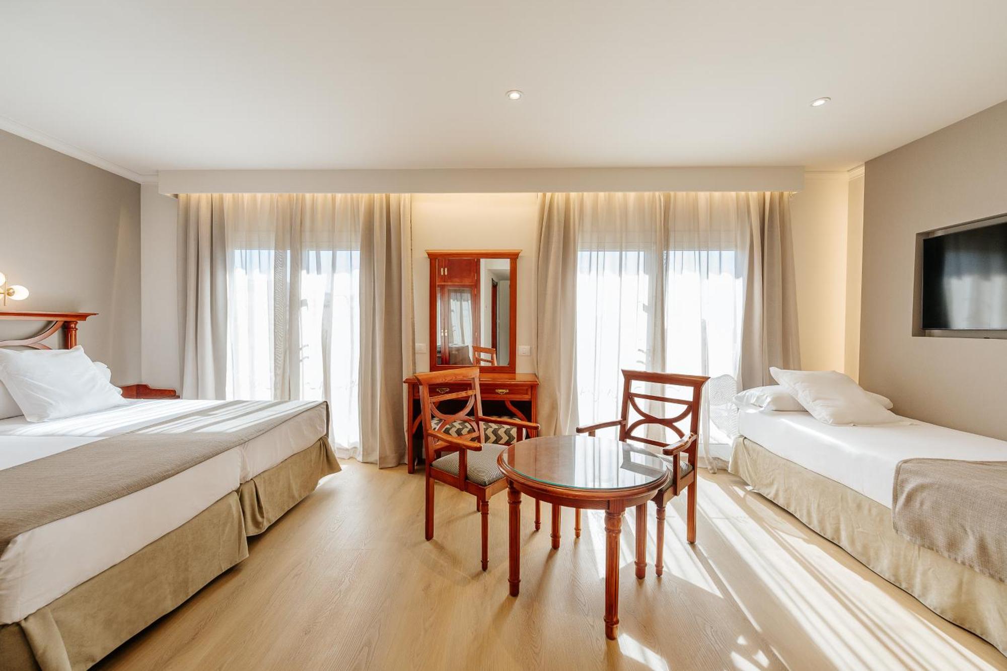 Hotel Reveron Plaza
