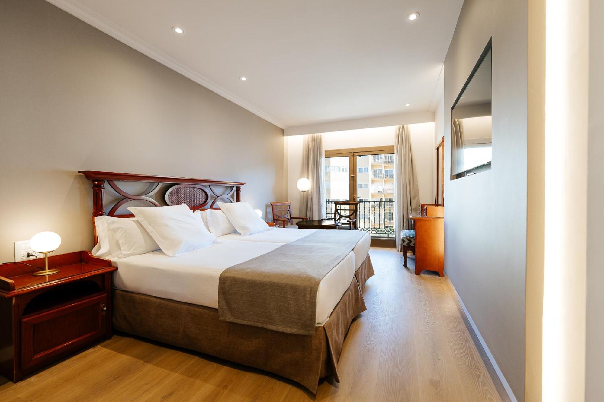 Hotel Reveron Plaza 4*