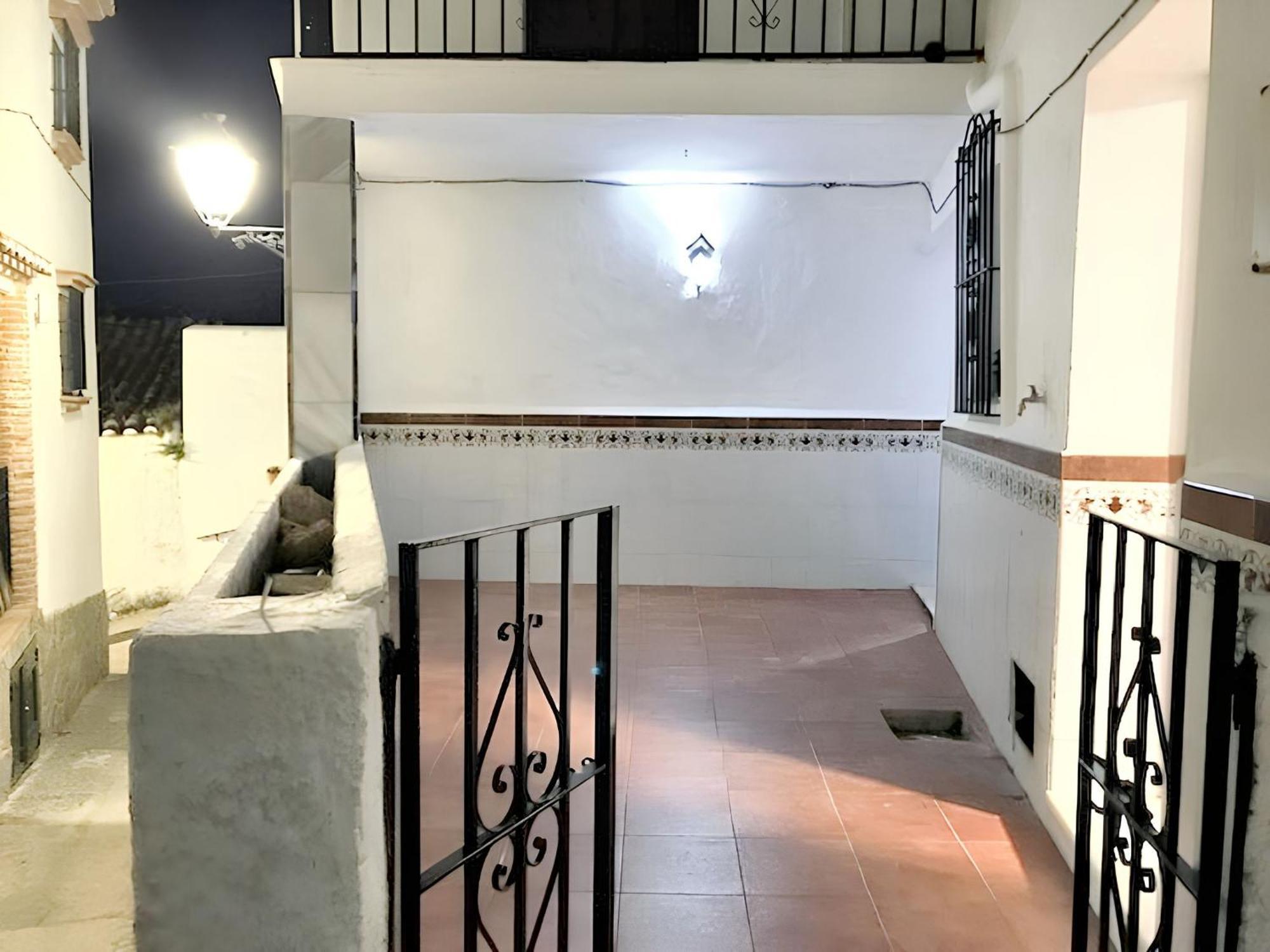 Сasa de vacaciones Spacious House In With Fireplace *