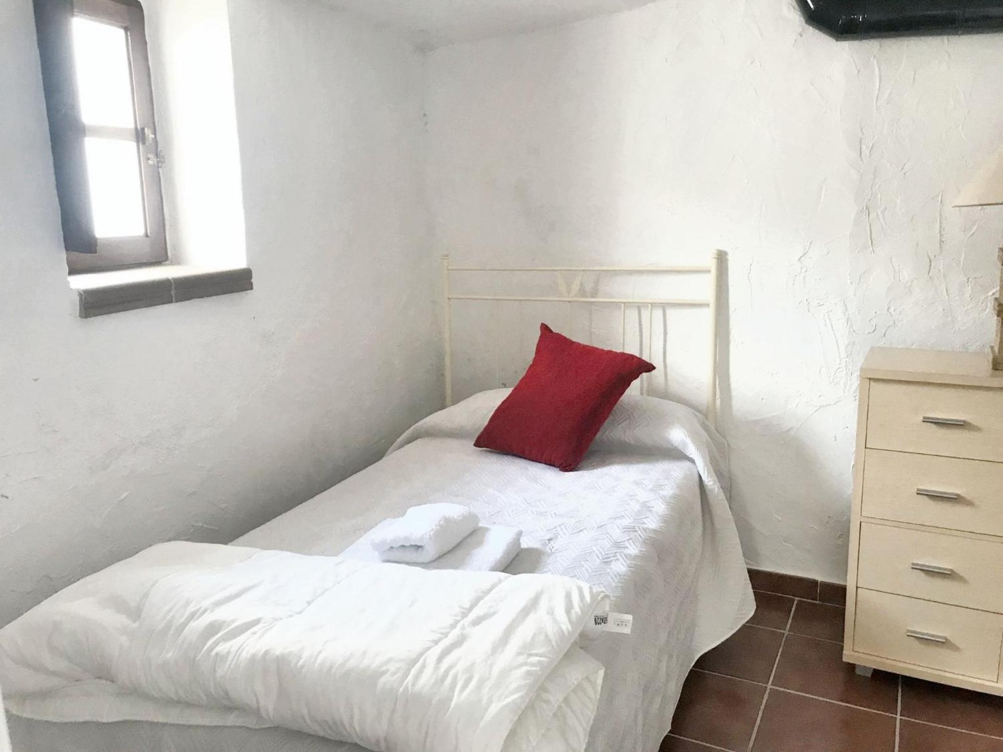 Spacious House In With Fireplace Benalauria