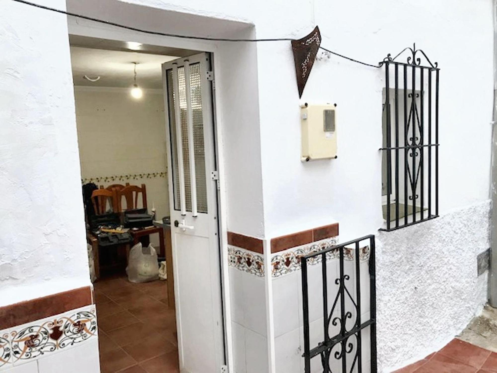 Spacious House In With Fireplace Benalauría