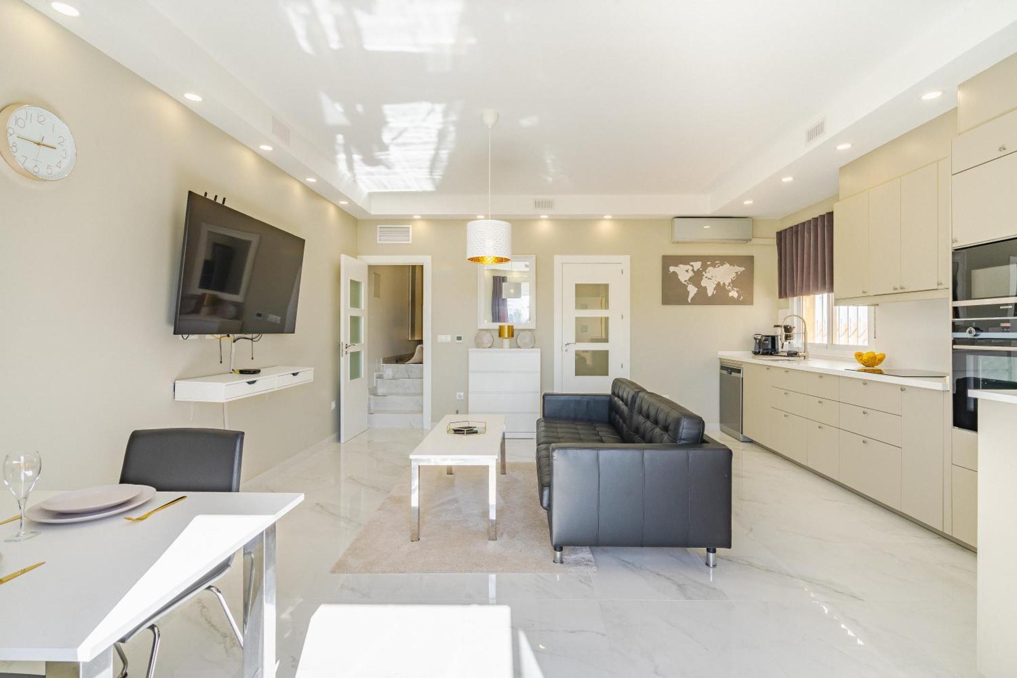 Villa Private Luxurious Hillside Villa With Pool & Sea Views For 8 To 10 Ppl Fuengirola